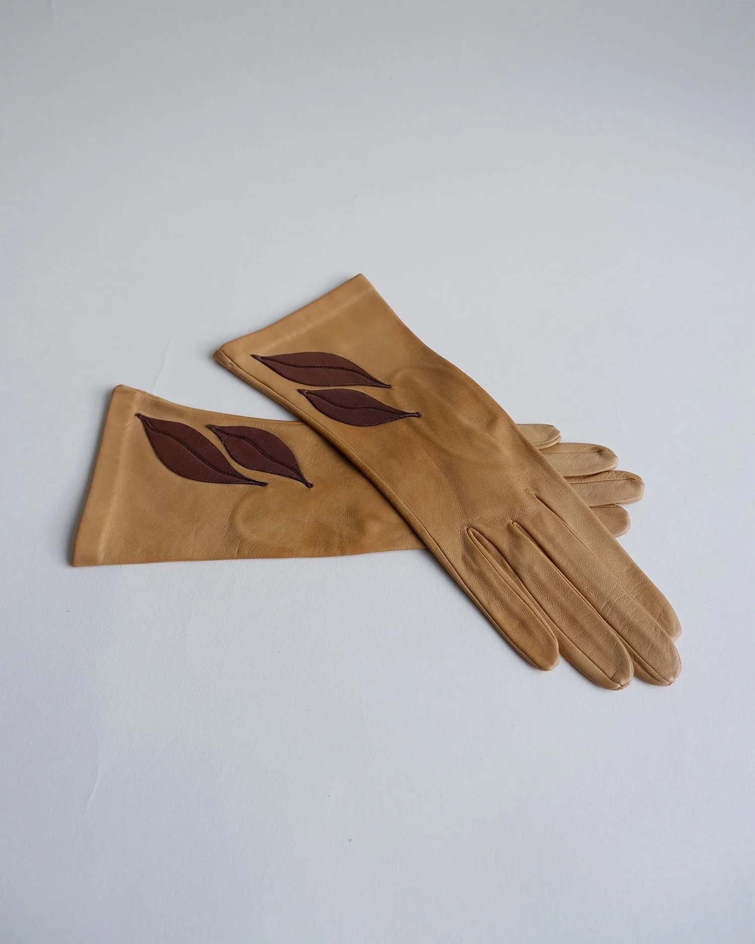 leafgloves0.jpg