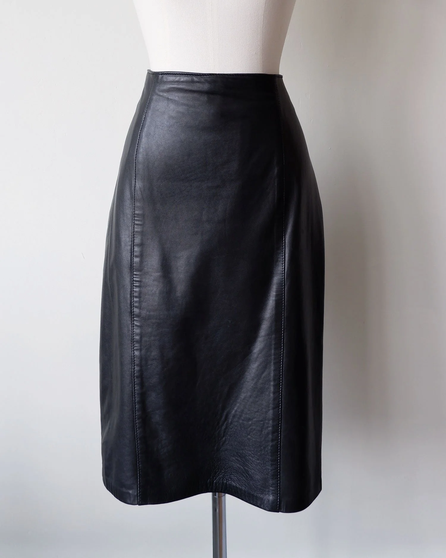 Leathermidiskirt1.jpg