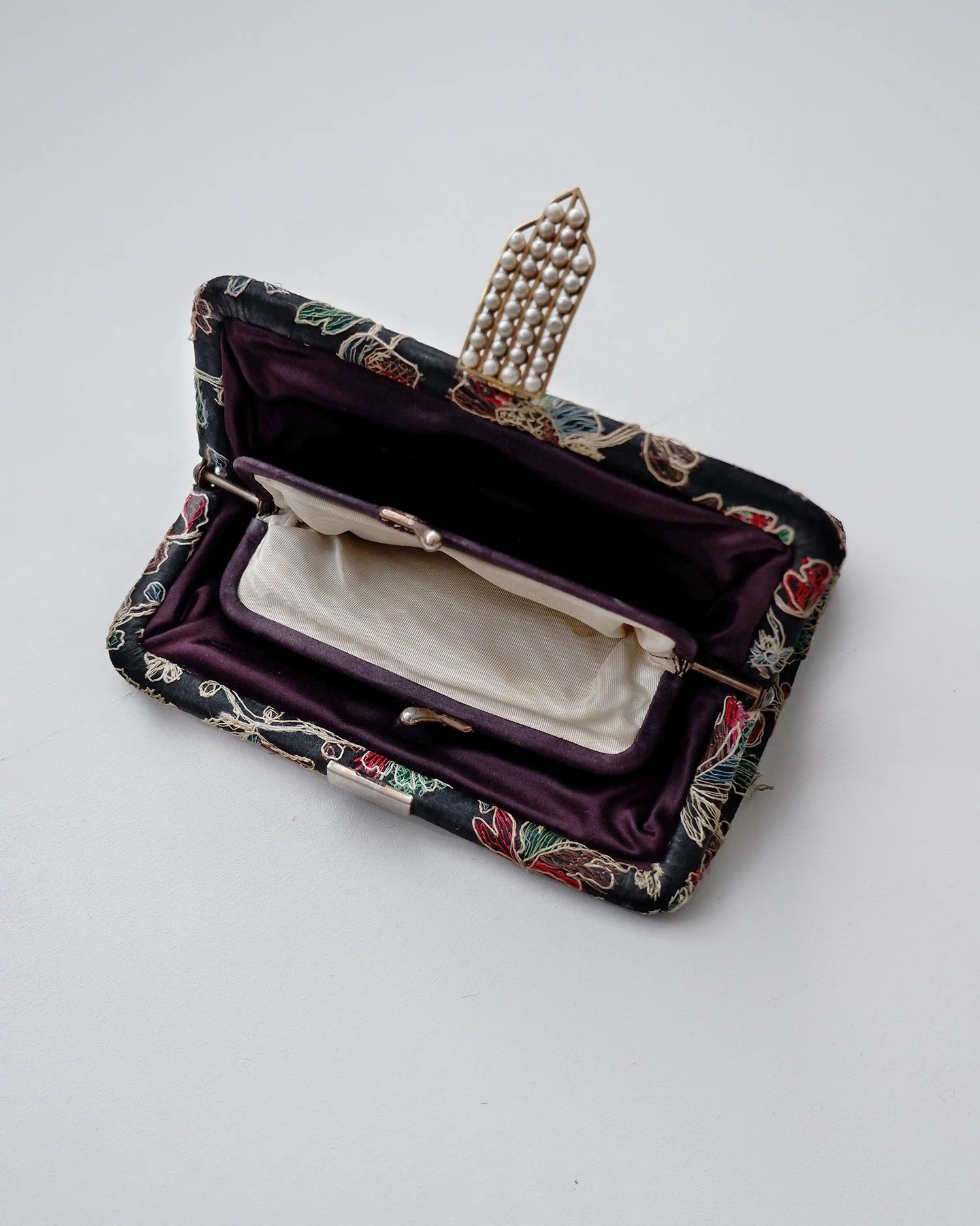 embroideredpurse2.jpg