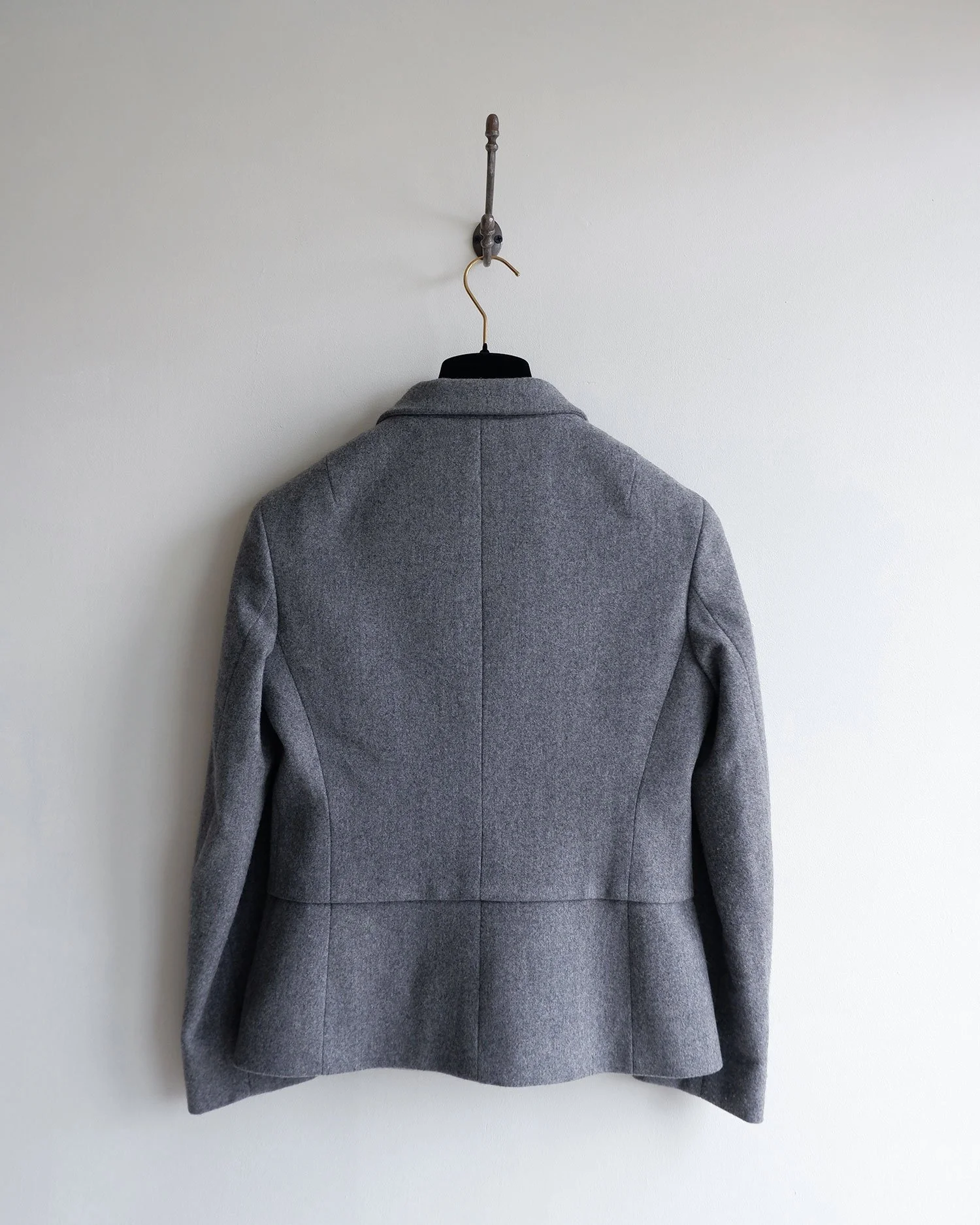 JSgreysuit1.jpg