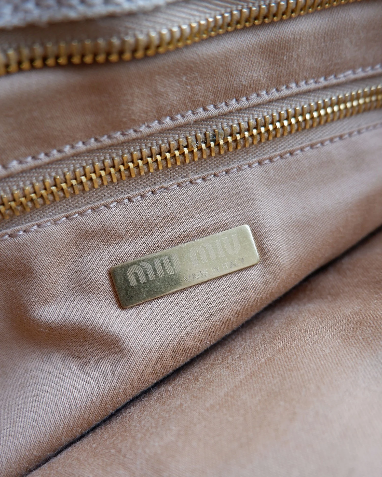 miumiubag00.jpg