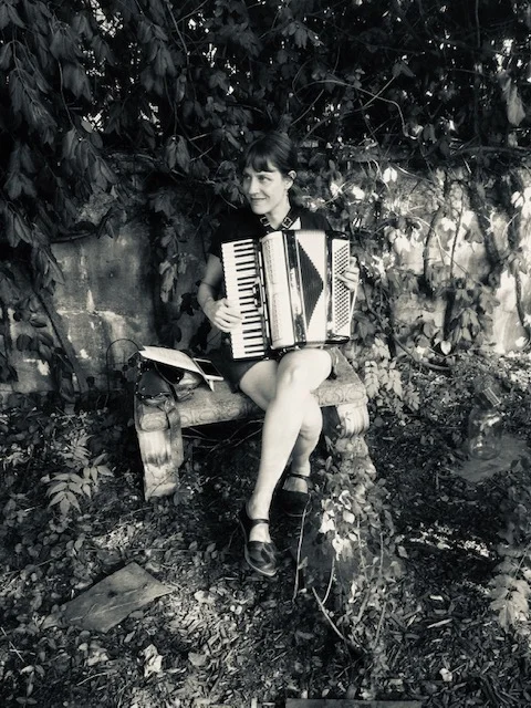 me accordion noir.jpg