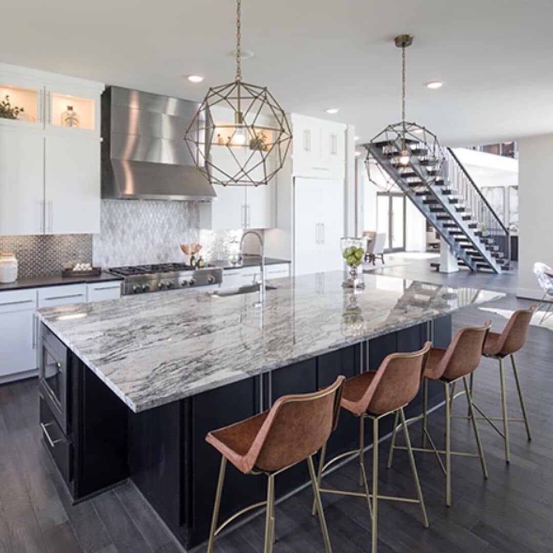 This gourmet kitchen is both practical and pleasing to the eye, with elegant stone countertops, detailed craftsmanship and ample storage
📷 @partnersinbuild
