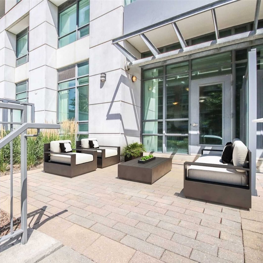 Not every condo has to be all about high floors and balconies. What about your very own private entrance and 285 sqft of walk-out patio space? Enjoy private condo living at our new listing at 55 South Town Centre in Unionville. Approx 600 sqft one be