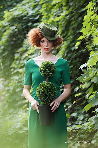 cleveland-fashion-photography-green-headshot-model-pazza-photography.jpg