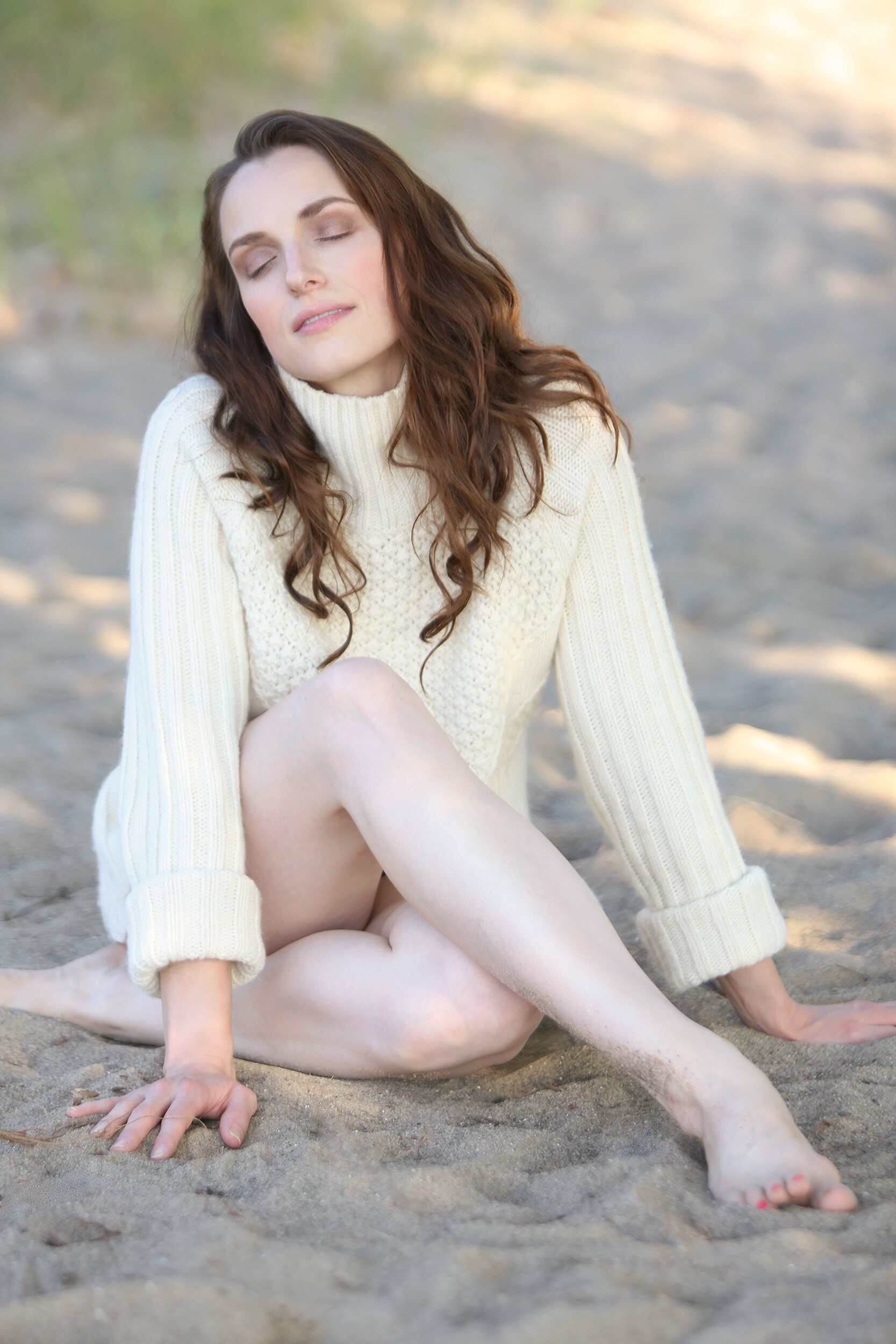 cleveland-fashion-photographer-model-white-sweater-beach-sand.jpg