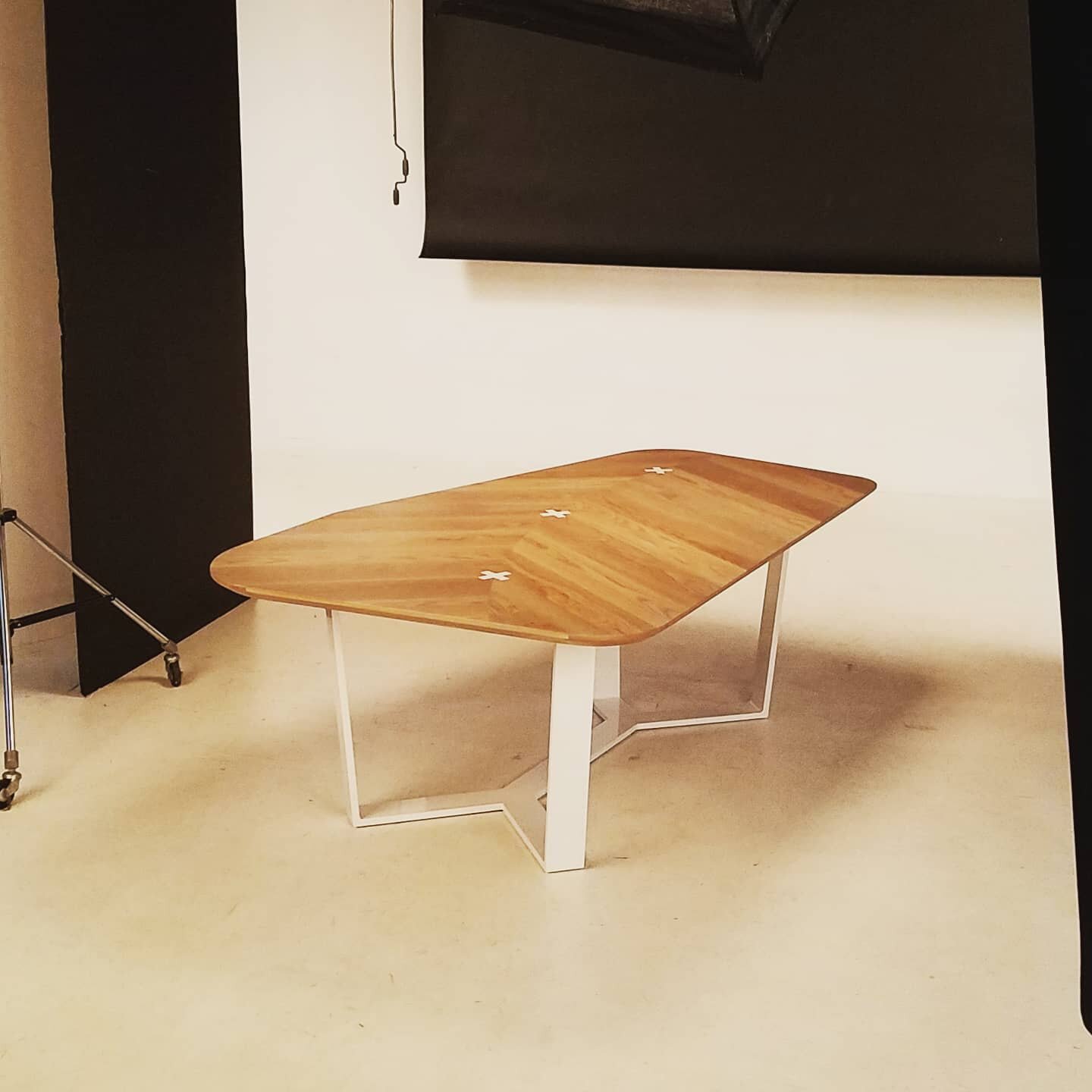Floating Leaf Table, pq (pre-qurantine). #pennengacreative