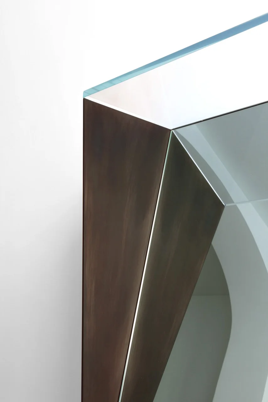 Detail V console.jpeg