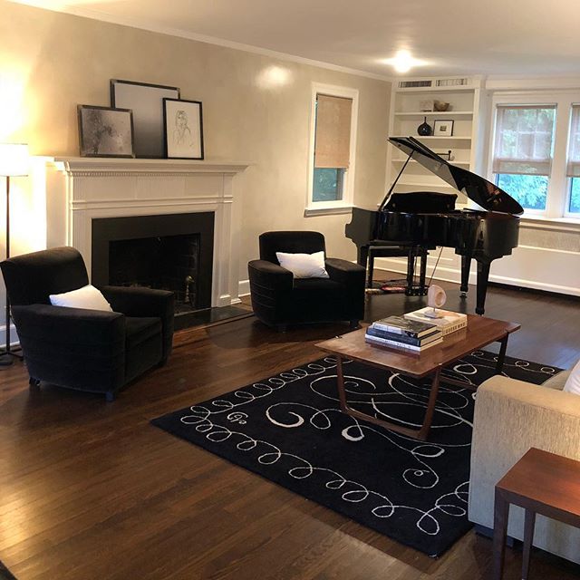 Home is where the heart is. Black, white and wood details in this spacious living room. .
.
.
.
.
#luxury #luxuryhome #oldhomes #colonialhouse #interiorhome #design #home #house #decorlover #instadesign #beautiful #homedecor #modern #interioraddict #