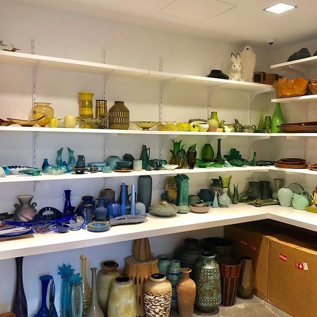 Yesterday&rsquo;s prop closet overhaul at @davidyurman .
.
.
.
.
#spacelift #organized #luxurydesign
#designideas #davidyurman 
#simplify #declutter
#interiors 
#decor #design #props #accessories #colorcoordinated #style #neatandtidy #walkin #linedup