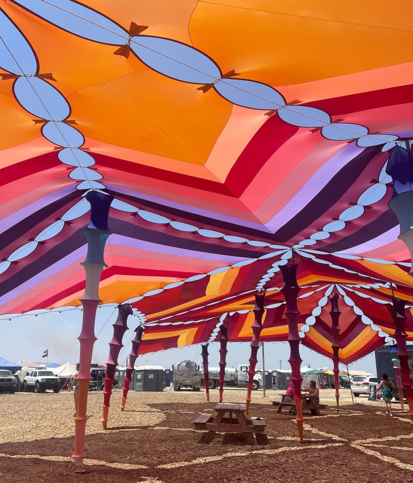 Look how Ambient Architects combines both practicality and design⛱️!

This colorful, free-standing shade structure is made of steel poles and fabric, and keeps all of its event guests fashionably cool from the hot sun. 

@ambient.architects 
@libfest