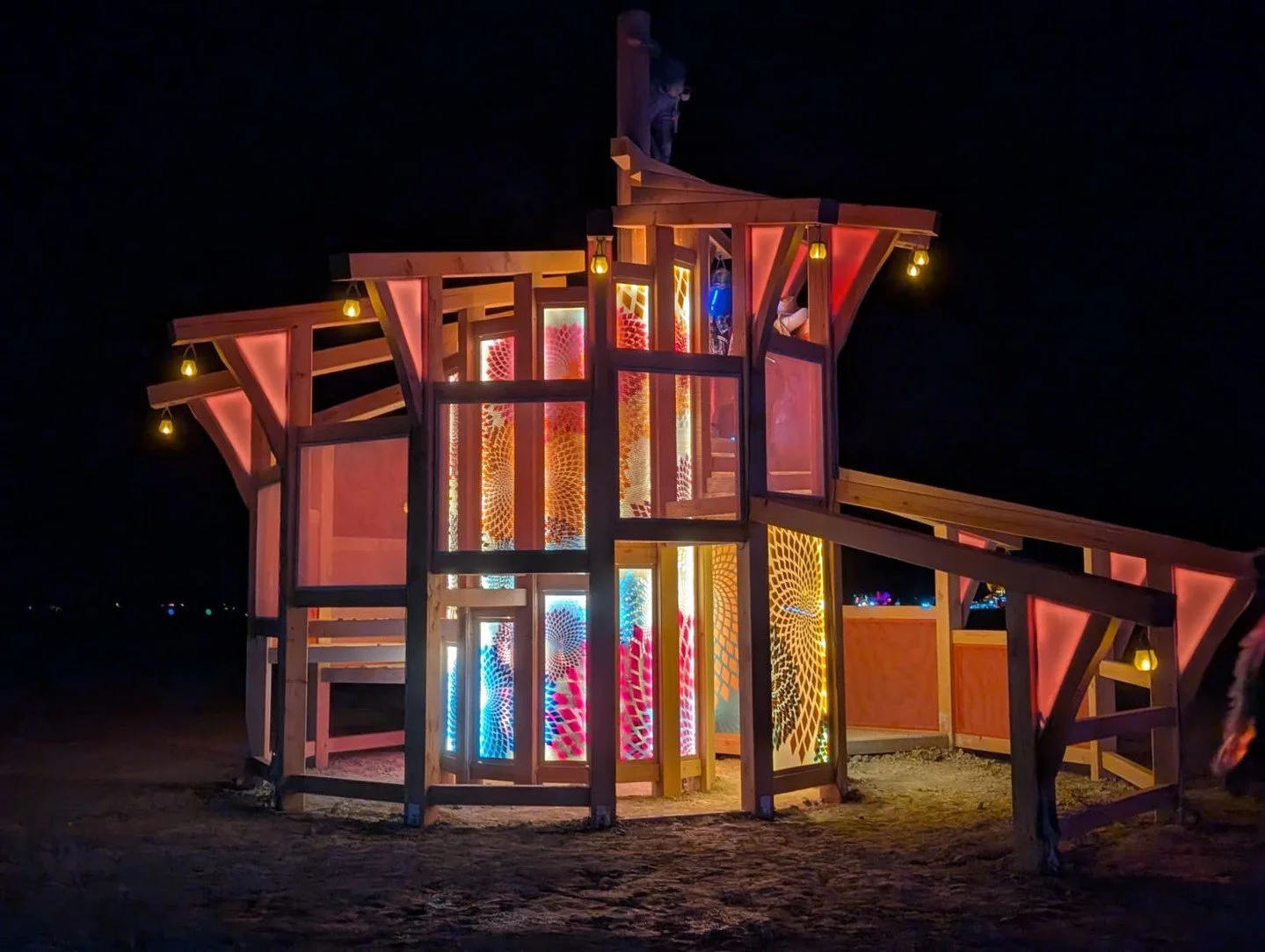 This week’s Burning Man 2025 highlight is the wonderful “Home Grown” by Raylene Gorum!🐌 “Home Grown” is a spiraling timber shell with a sturdy frame that contrasts the delicate patterns and colors that glow as visitors