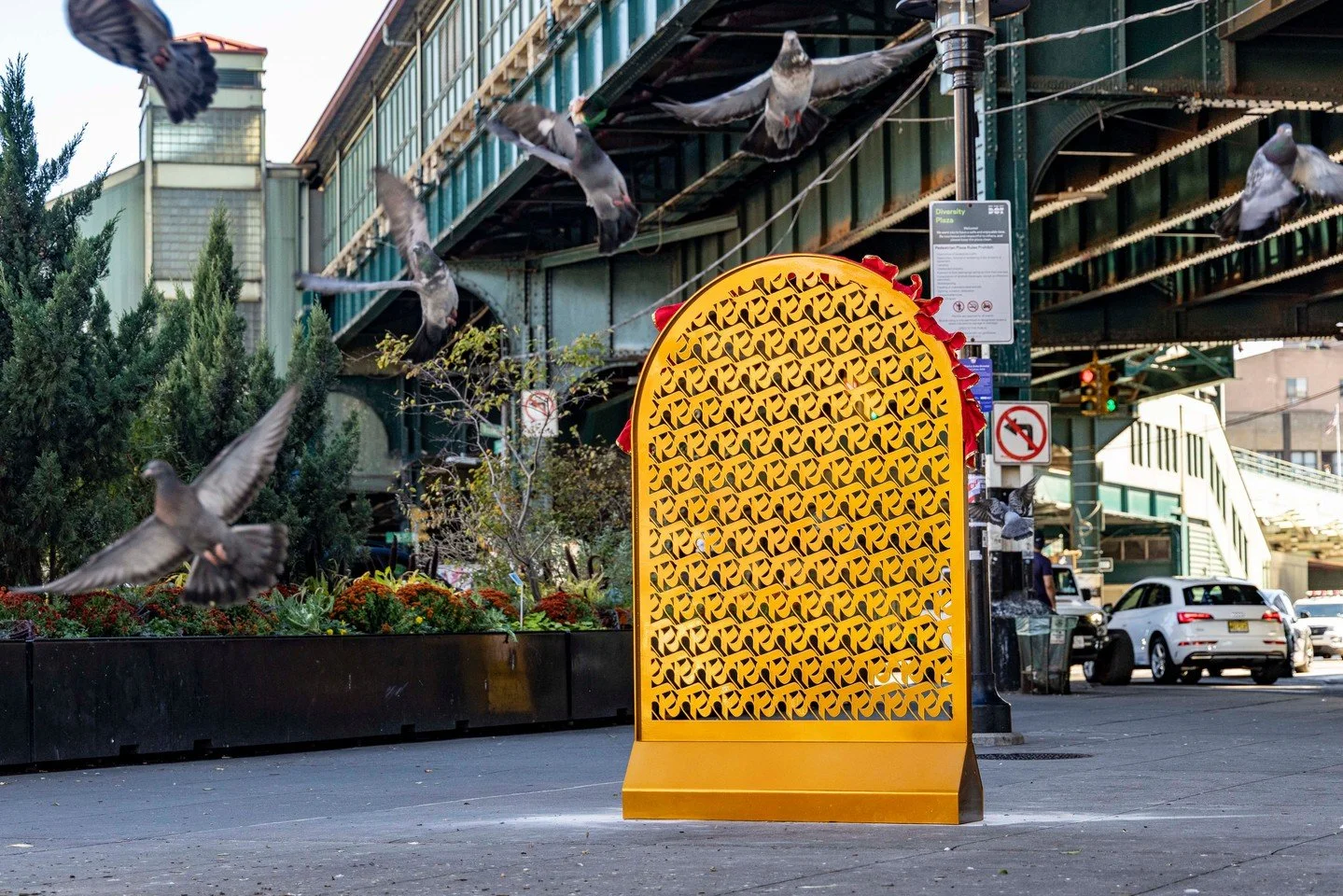 "About a Living Culture" by artist Sneha Shrestha, in partnership with the New York State Department of Transportation and Rubin Museum, creates a space for reflection and belonging✨

This golden, six-foot-tall arch, made of steel and sheet