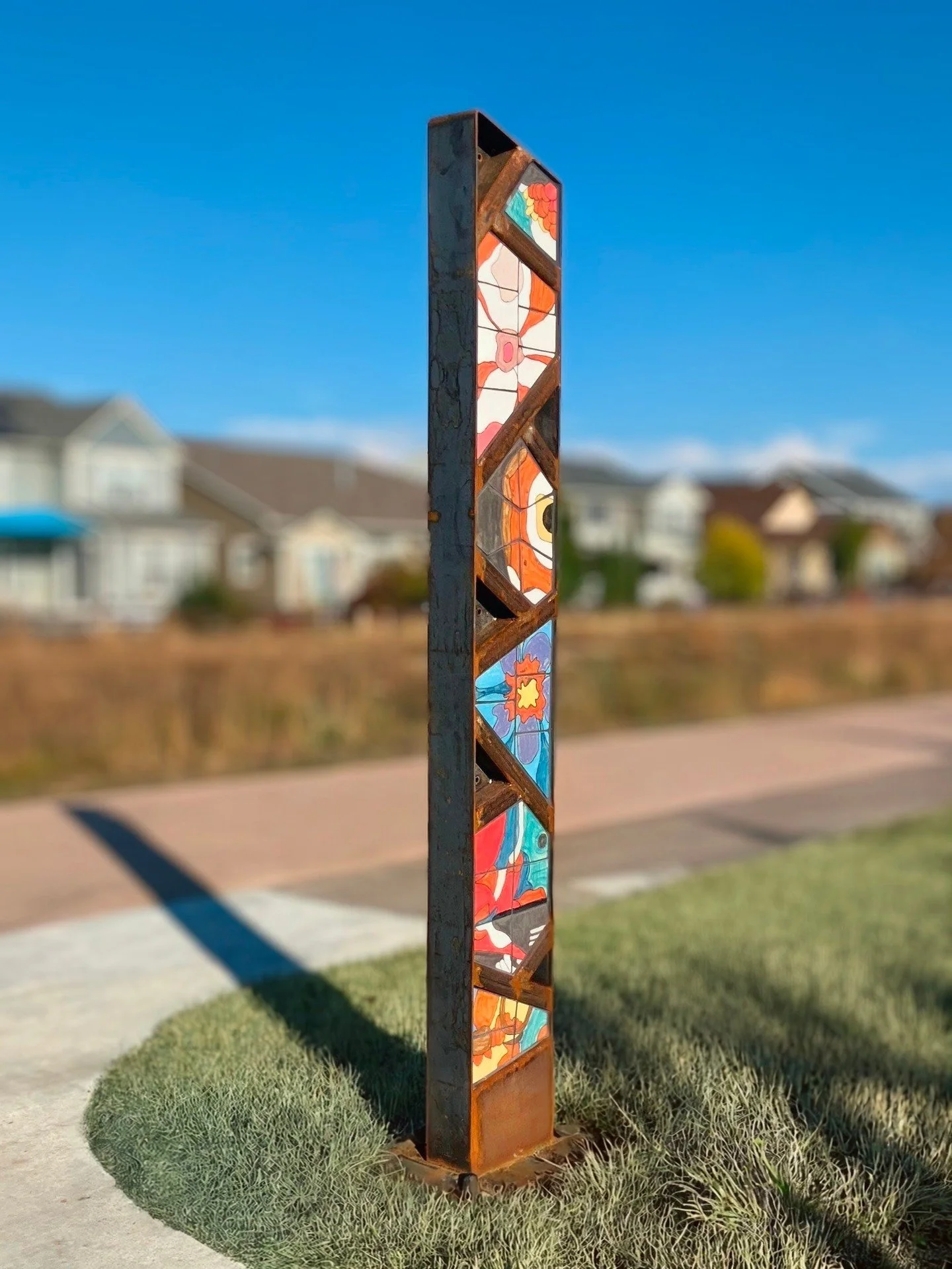 &ldquo;Nature&rsquo;s Helpers&rdquo; by Gregory Fields was one of the winners of the Rbhu Gives Back grants in 2024, and now welcomes visitors at the two entrances of Tailwinds Park with beautiful mosaics of local plants and animals🦋

The project fe