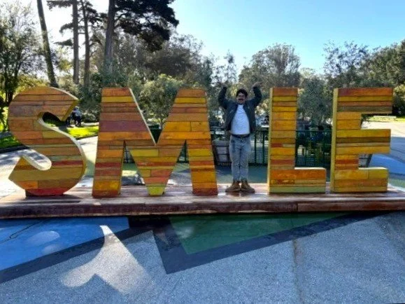 "SMiLE &amp; KiND" by Reuben Rude invites the audience to step in and take part!☀️

This 2 part piece reflects the accessible and joyful spirit of The Golden Mile in Golden Gate Park. They&rsquo;re constructed primarily of a recycled wood s