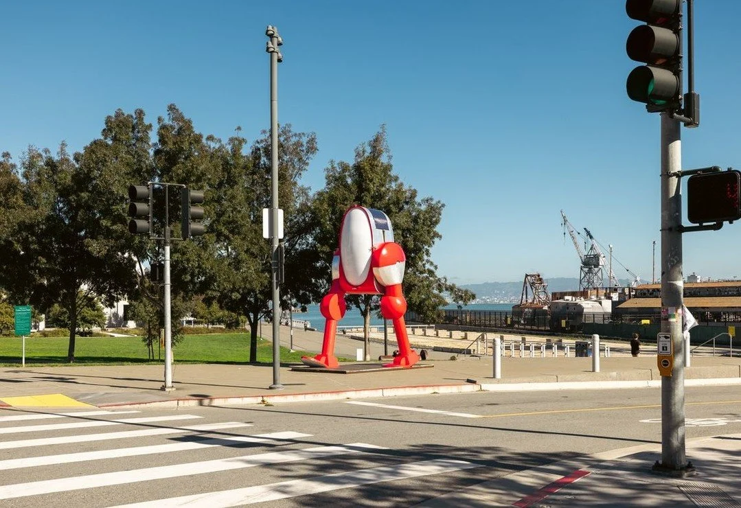 This fantastical Big Art Loop sculpture, &ldquo;Dr. Fisherian&rsquo;s Runaway Machine&rdquo; by Chris Wollard, combines industrial design with each passerby&rsquo;s imagination!🤖

The mysterious robot in mid-stride invites viewers to imagine their o