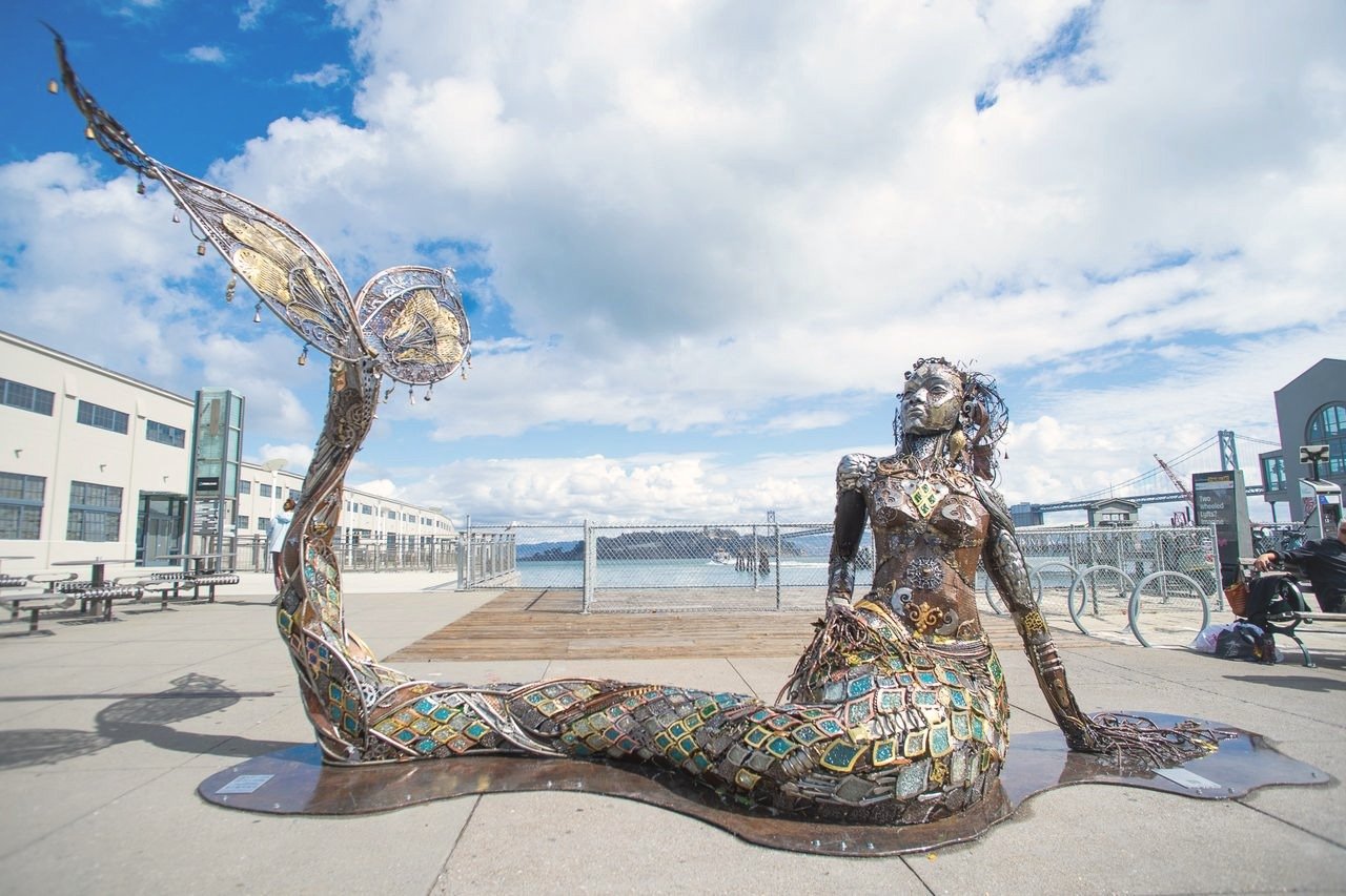 Introducing "Coralee"! A beautiful mermaid sculpture along the Big Art Loop that's composed of recycled glass and mixed metals🧜&zwj;♀️

Originally created at the Chatsworth House, England, the local school children participated in the crea