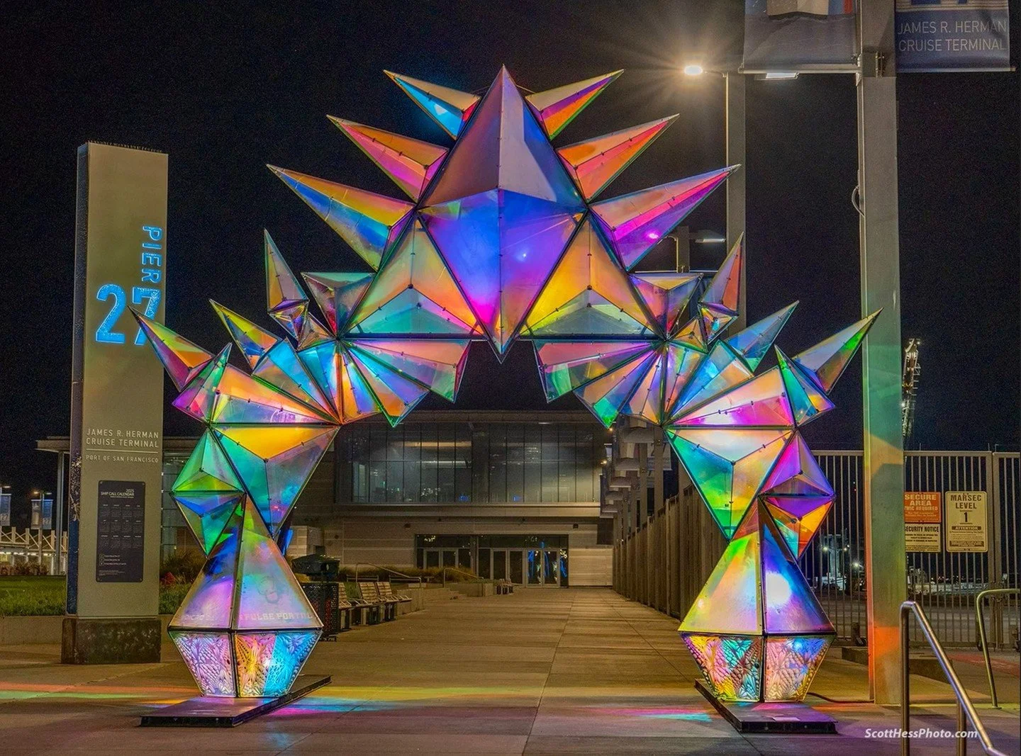 &ldquo;Pulse Portal&rdquo; by artist Davis McCarty is a functional, 20-foot archway that invites viewers to experience a radiant welcome to San Francisco, and is our last Big Art Loop feature!🌈

McCarty bends and refracts light through his signature