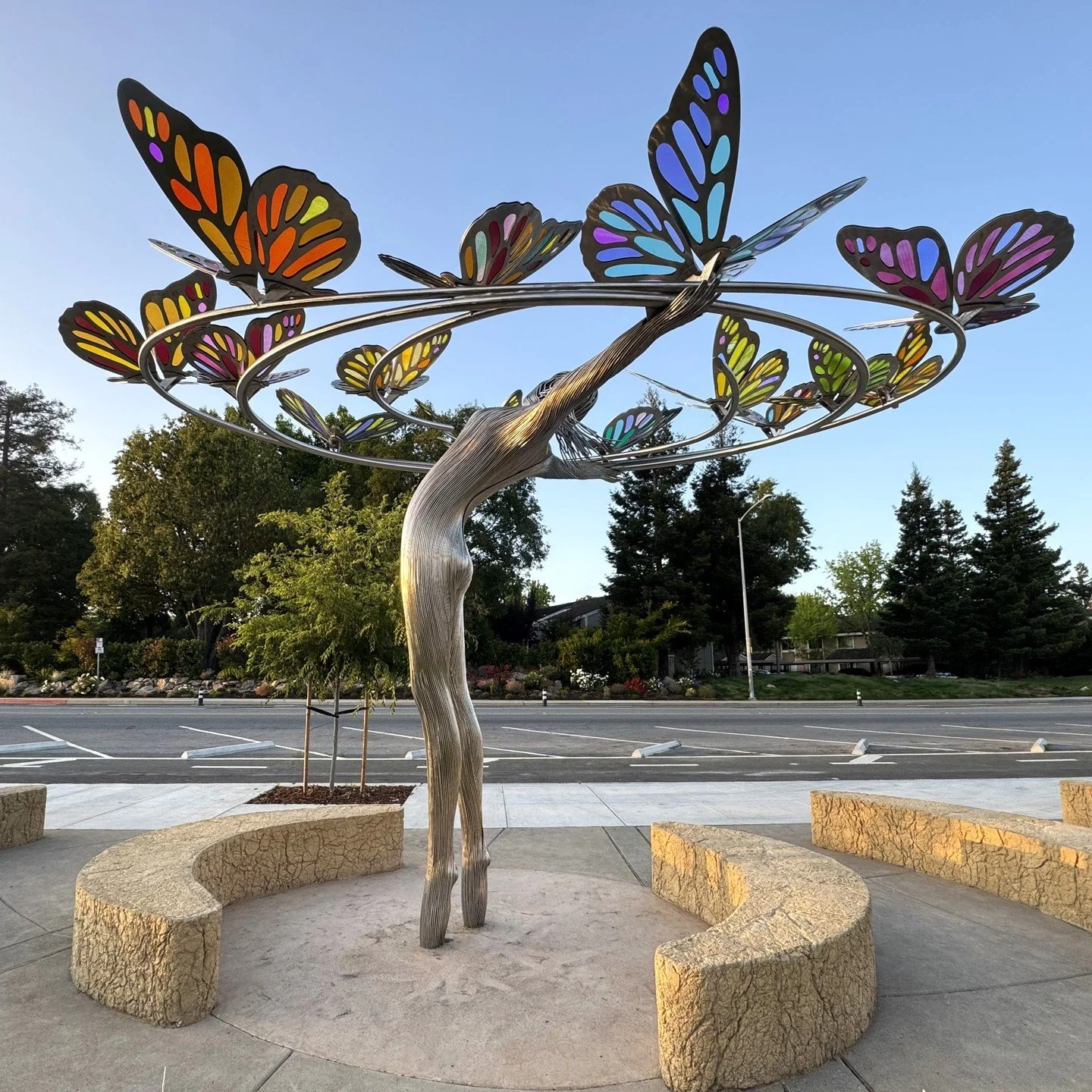 &ldquo;Emergence&rdquo; by Jeffrey Reed and Jennifer Madden symbolizes transformation, as represented by the gathering of butterflies🦋 

Emerging from a dreamlike state, the figure embodies a moment of awakening and metamorphosis. Composed of stainl