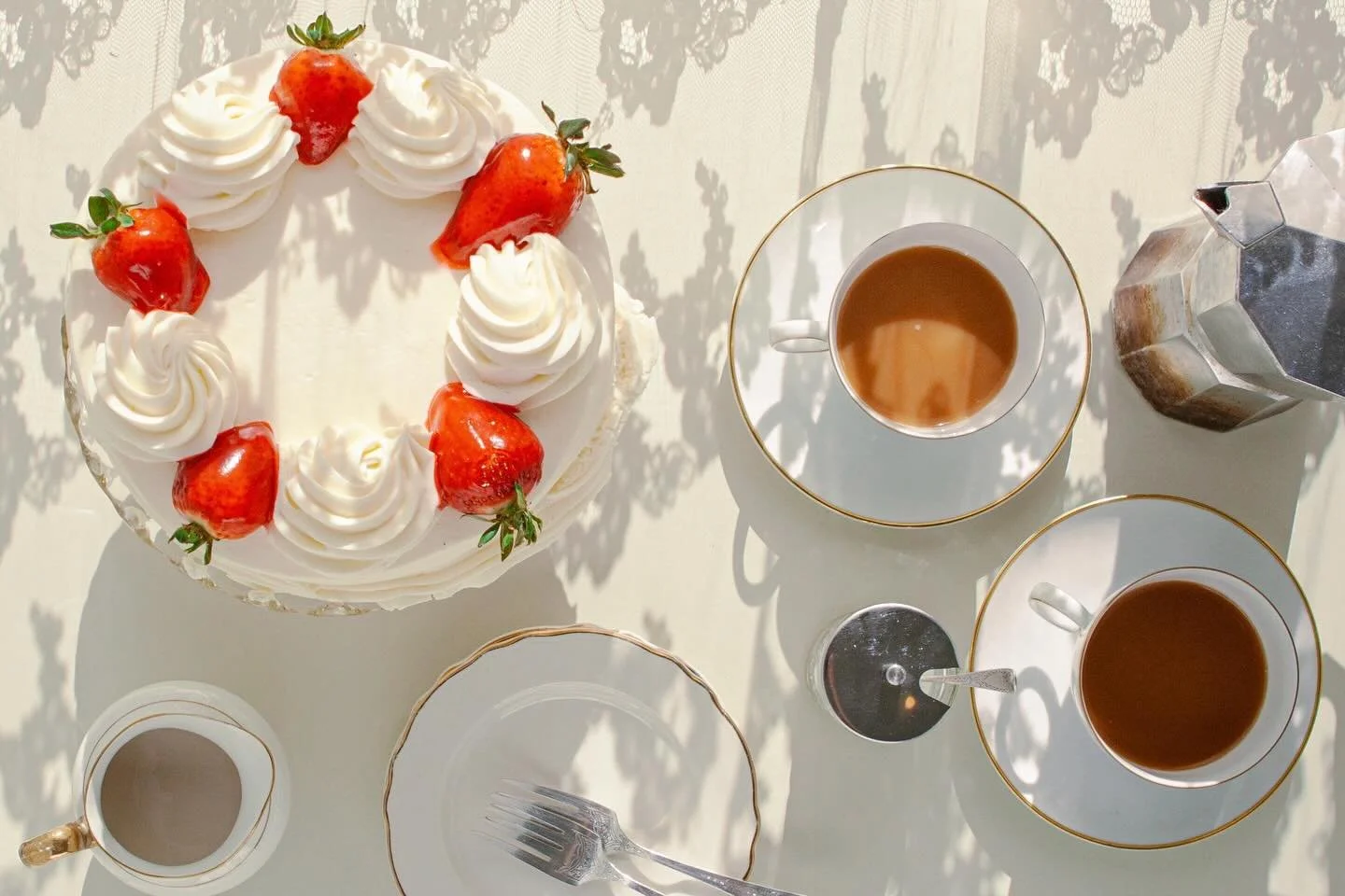 CakeDrop 🍰

Photos by: @cozo.photo 😊
Concept and Styling by: @ashsarbone ❤️
Props from: @prophausnyc 🏙️