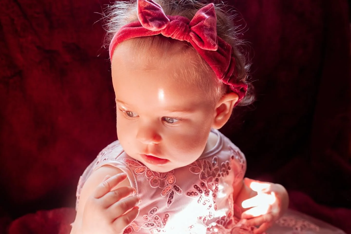 Authentic, candid, and full of personality &mdash; just the way portraits of your babies should be. 🥹❤️

If you&rsquo;d love updated photos of your little one (without the stress), our inbox is open 👶📩

#FamilyPhotographerSC #CharlestonFamilyPhoto