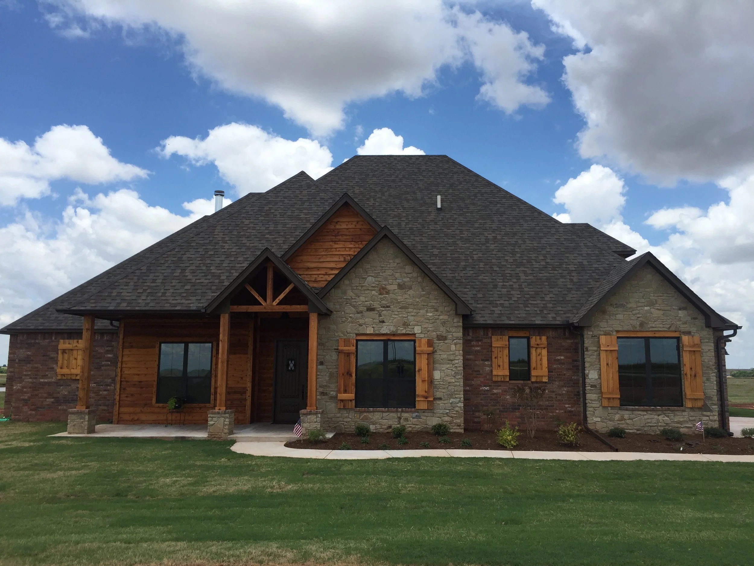 front of modern rustic farmhouse.jpeg