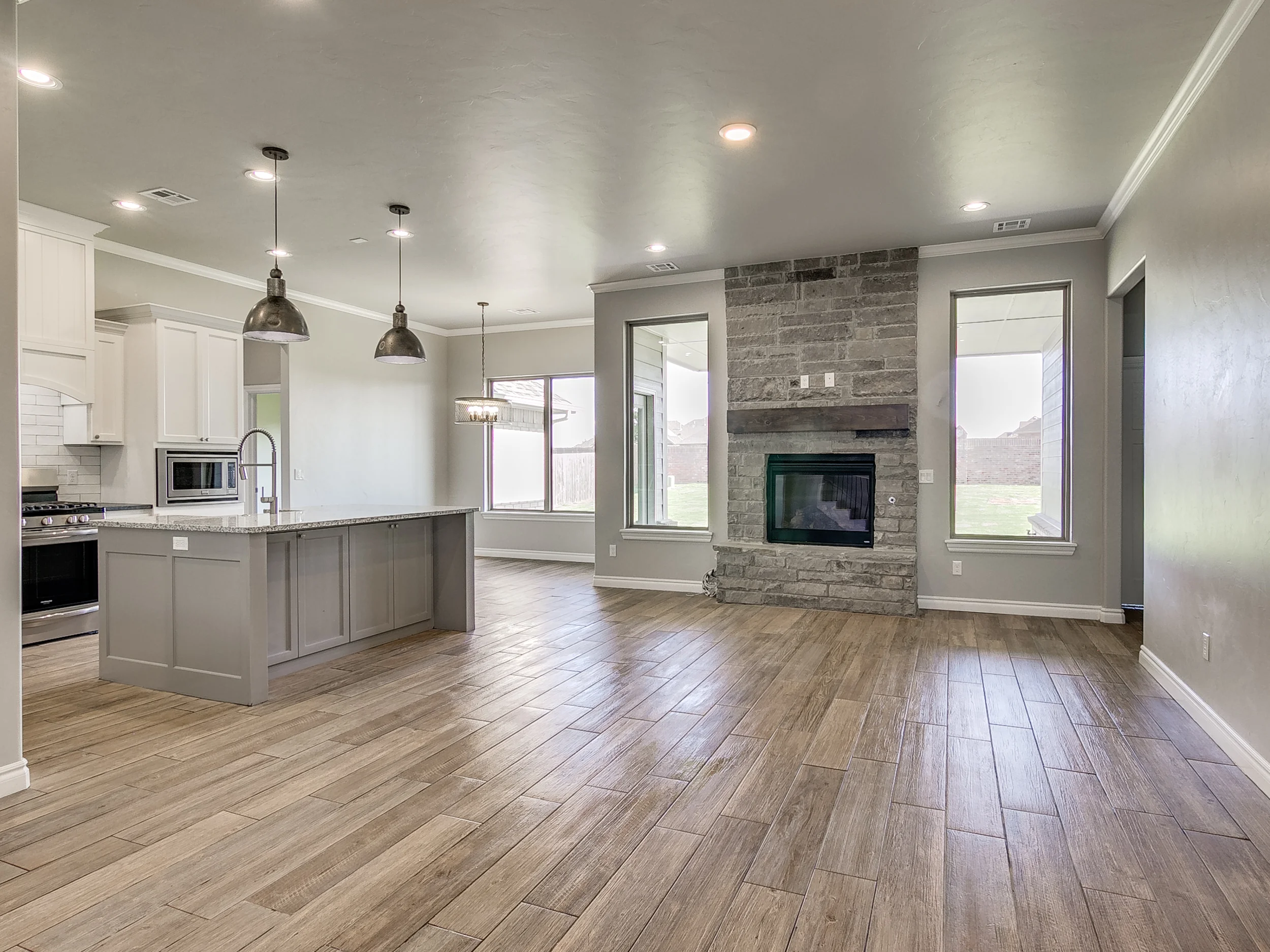 9212_NW_137th_St_-_MLS-10.jpg