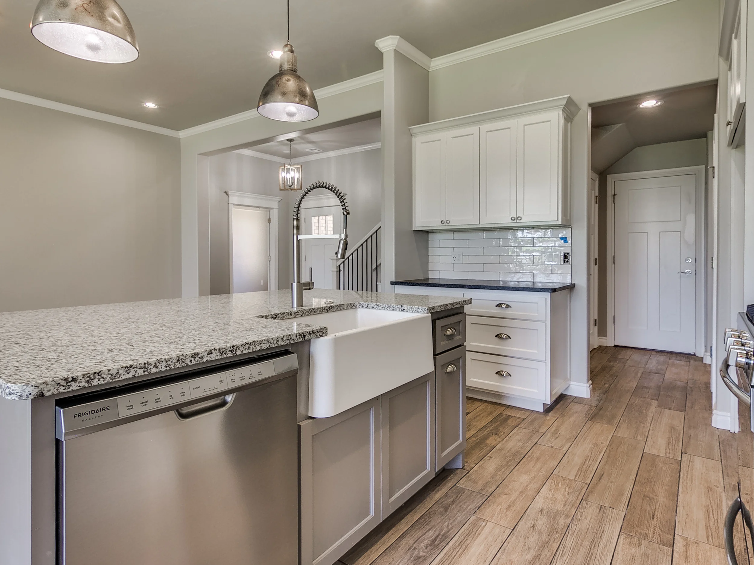 9212_NW_137th_St_-_MLS-17.jpg