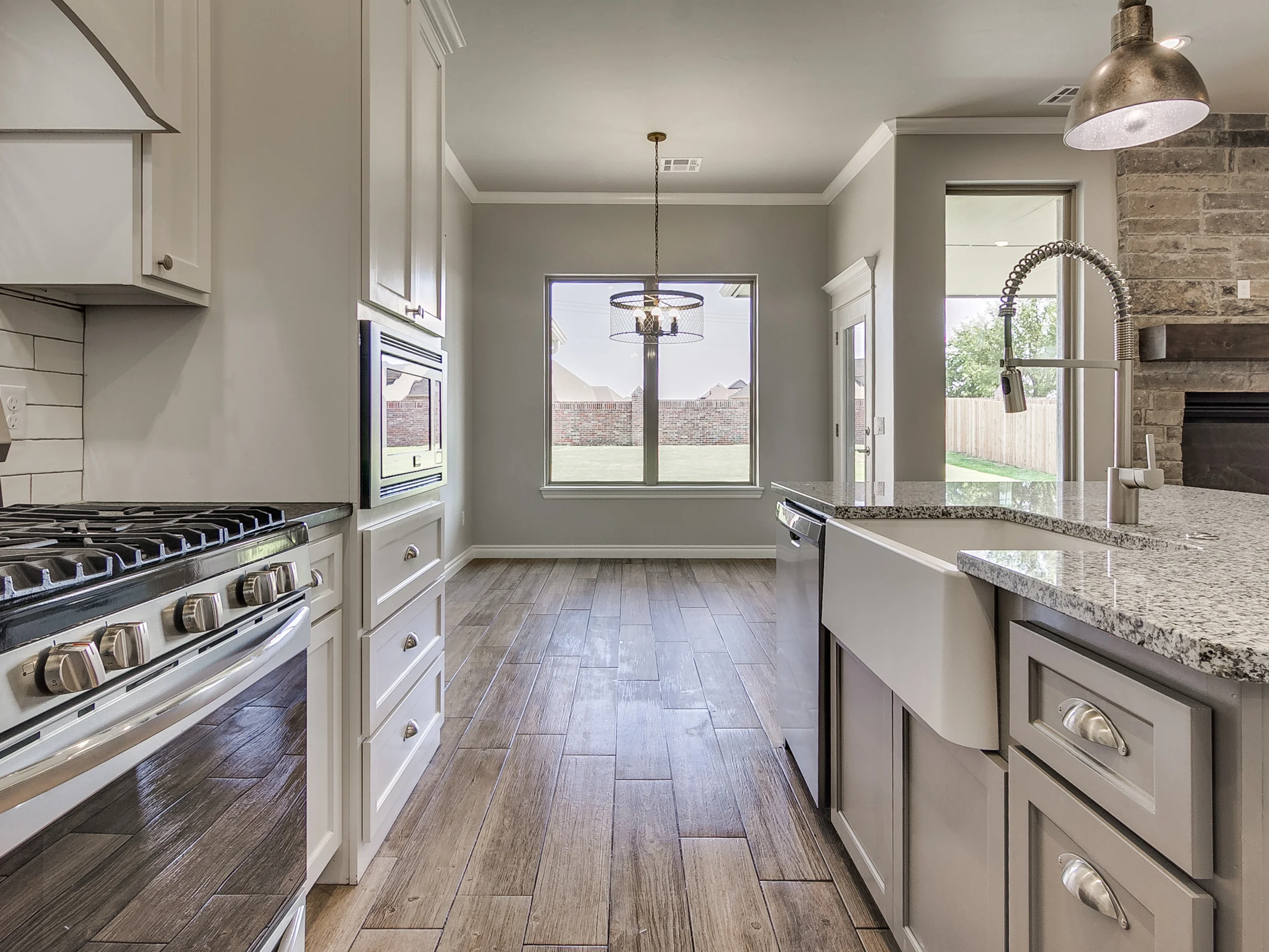 9212_NW_137th_St_-_MLS-19.jpg