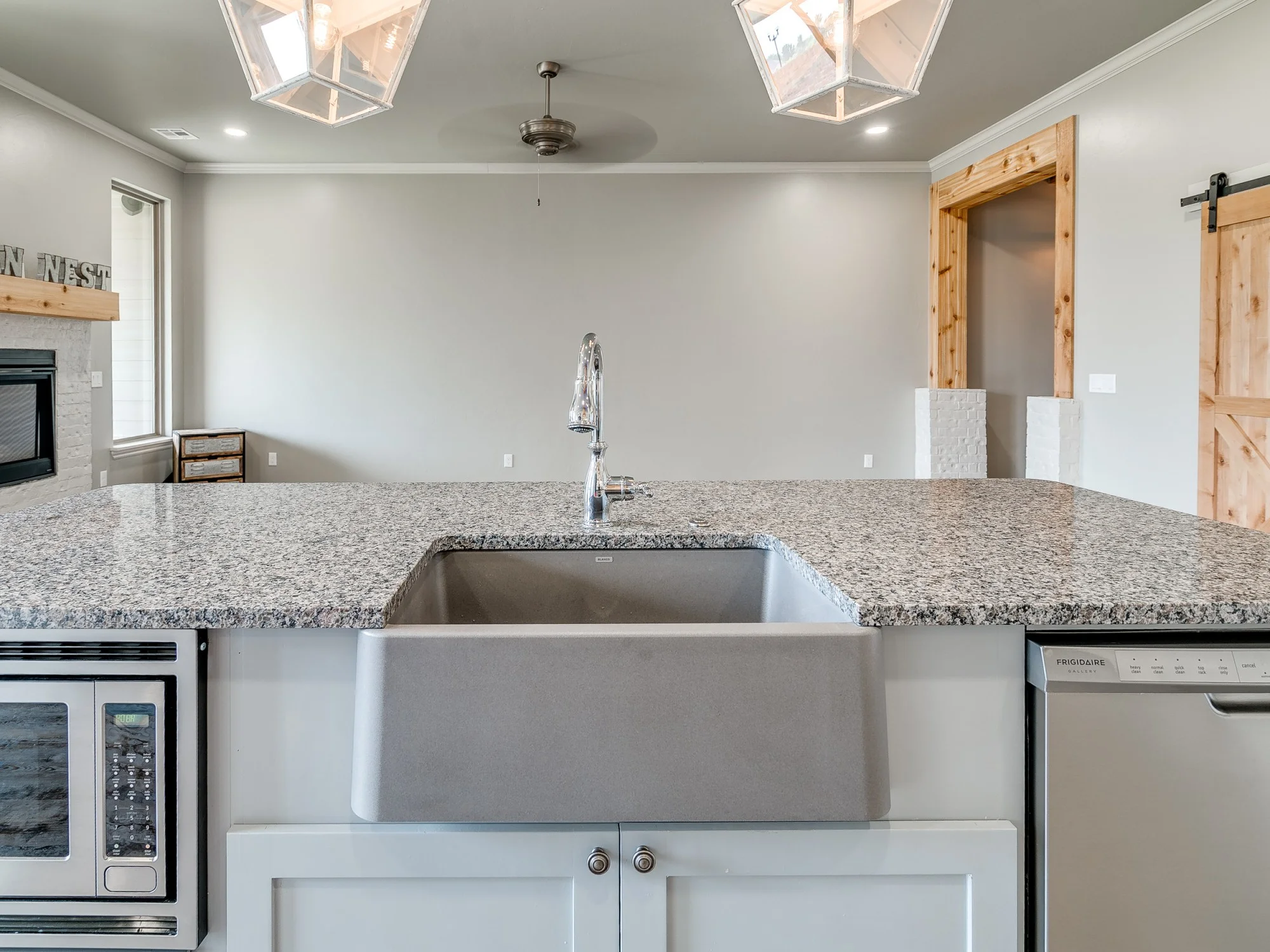 farmhouse_sink.jpg