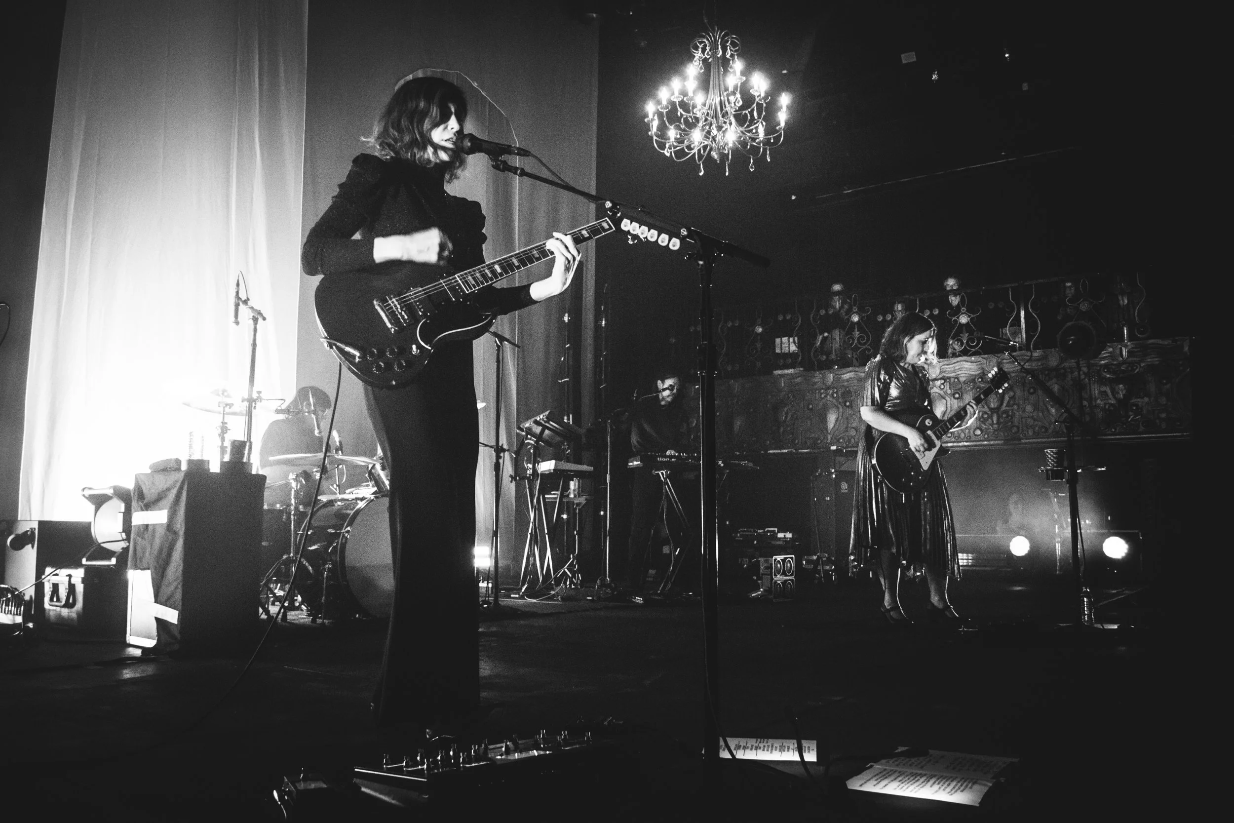 Sleater-Kinney Step Outside and Show Themselves to Los Angeles