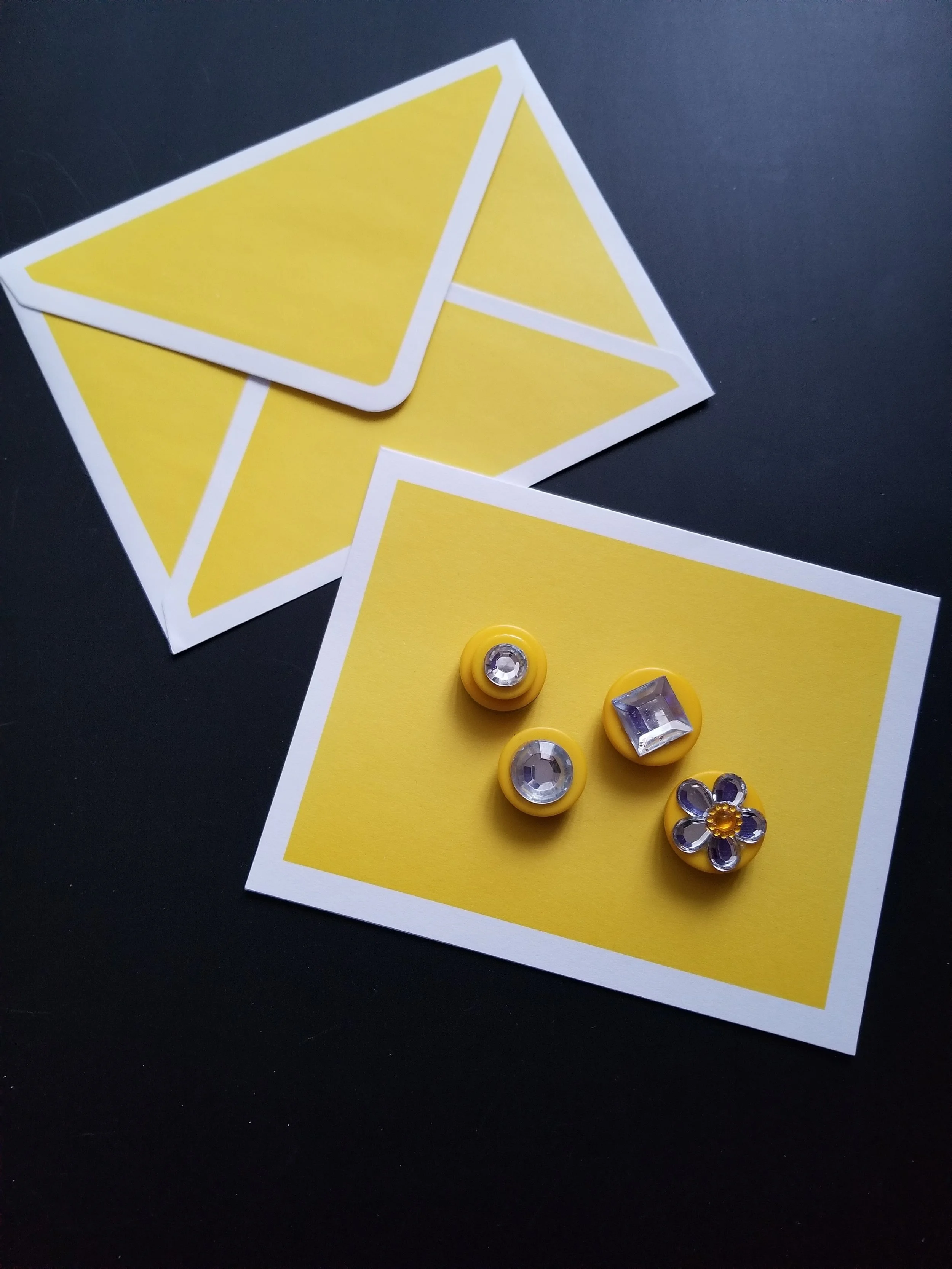 "Yellow Brights" Card with 4 Coordinating Magnets