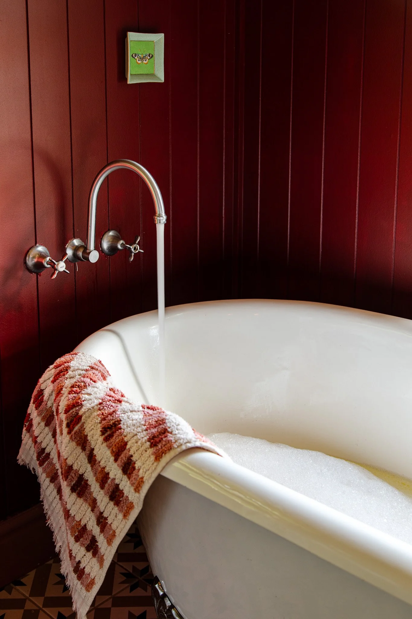 NIghtcap Ridge Rose Gum Cabin Bath.jpg