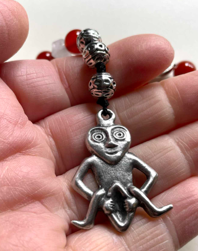 sheelanagigprayerbeads.png