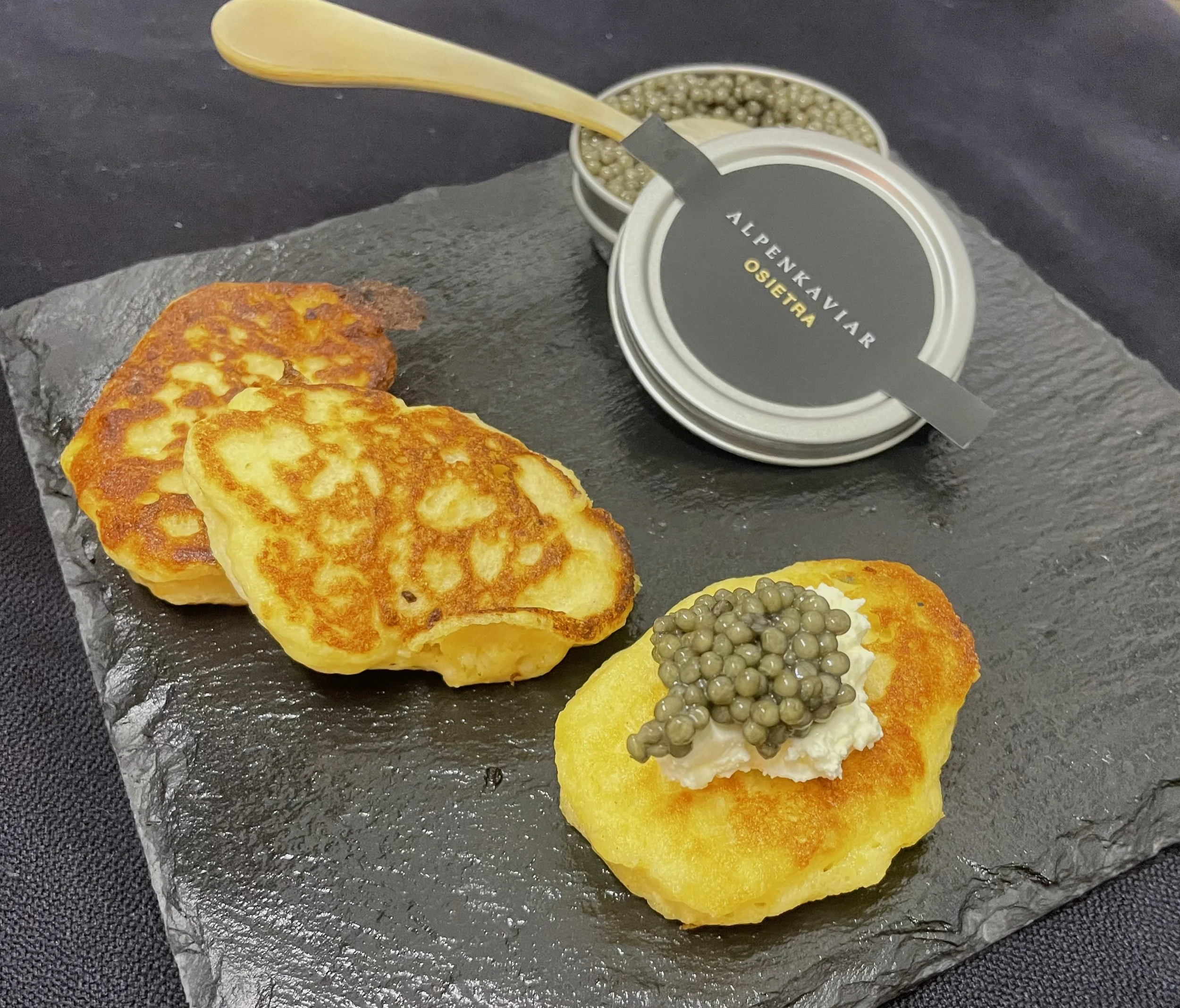 Fuxis Blinis mit Kaviar und Creme fraiche