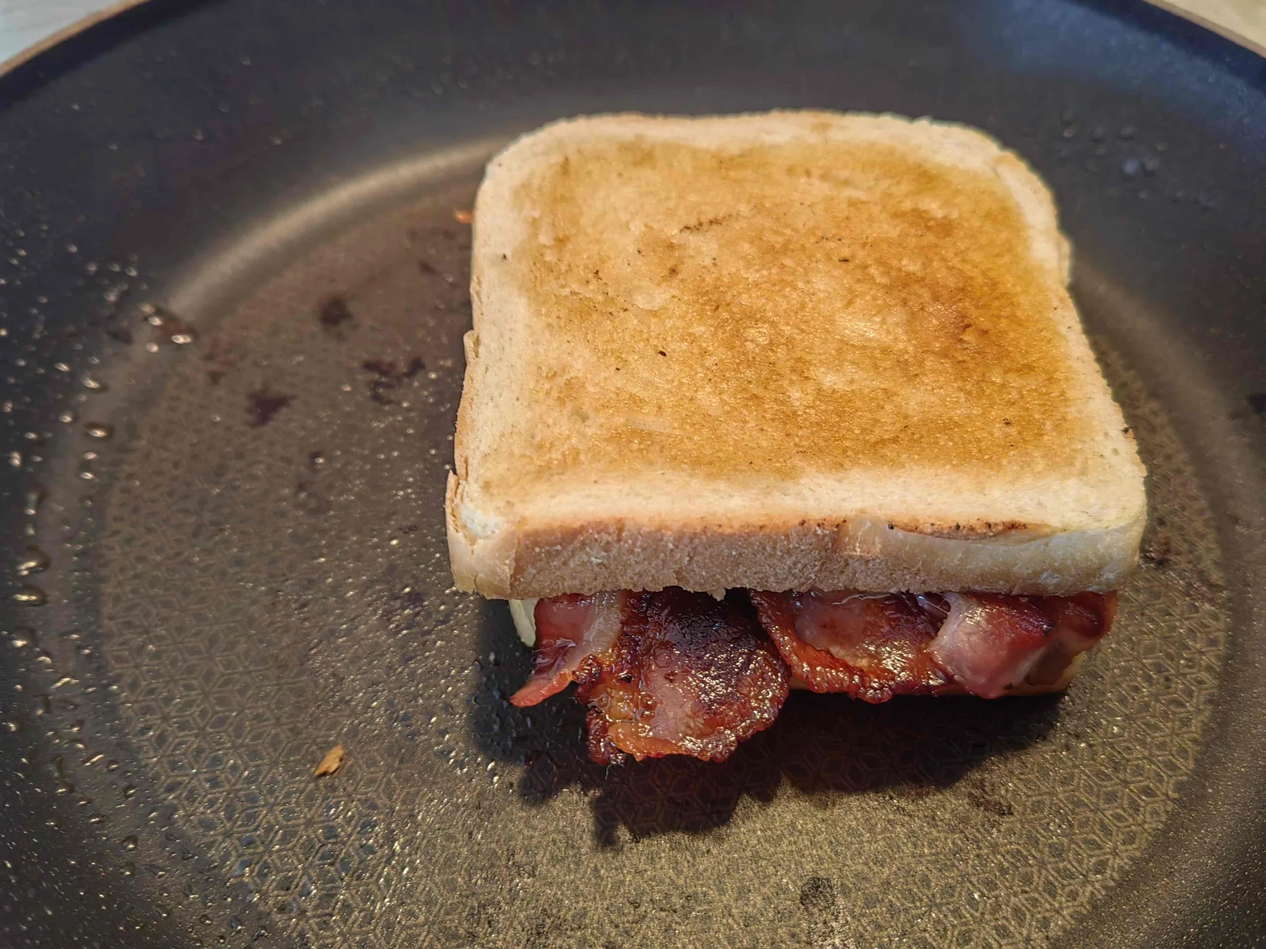 Elvistoast_inderButterpfanne_IMG_20260411_162308 Kopie.jpeg