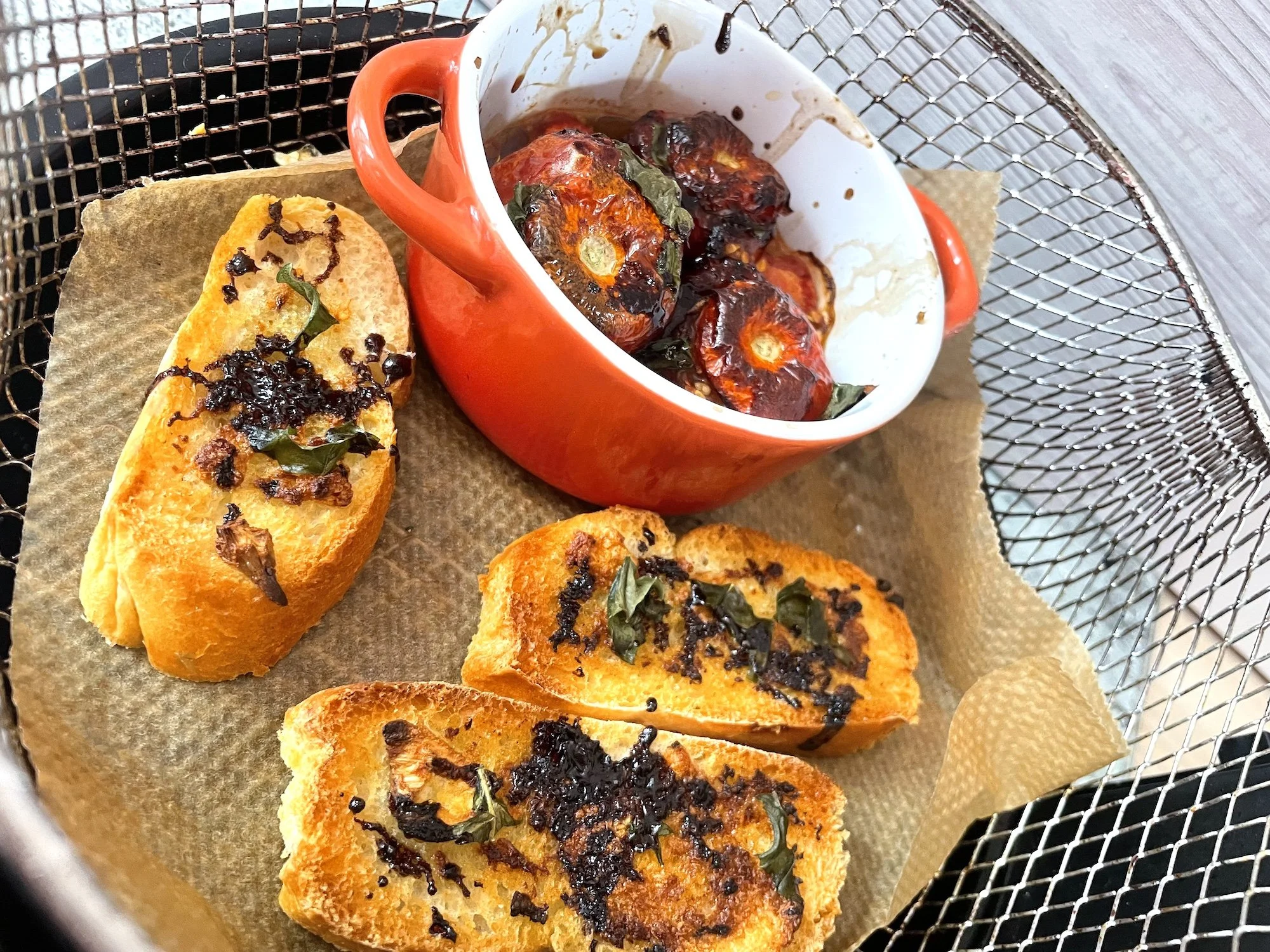 CAPRESE AL FORNO – TOMATE mit MOZZARELLA aus dem Ofen