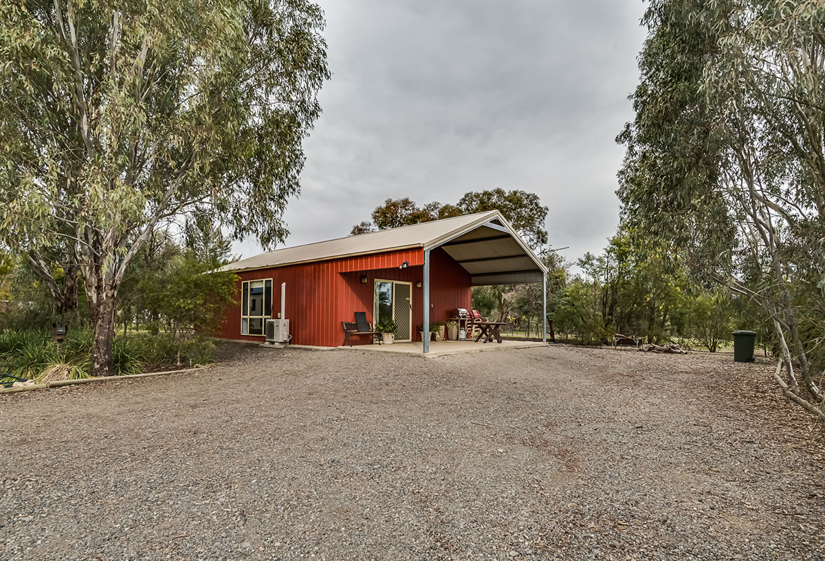 Coolac-cabins.jpg