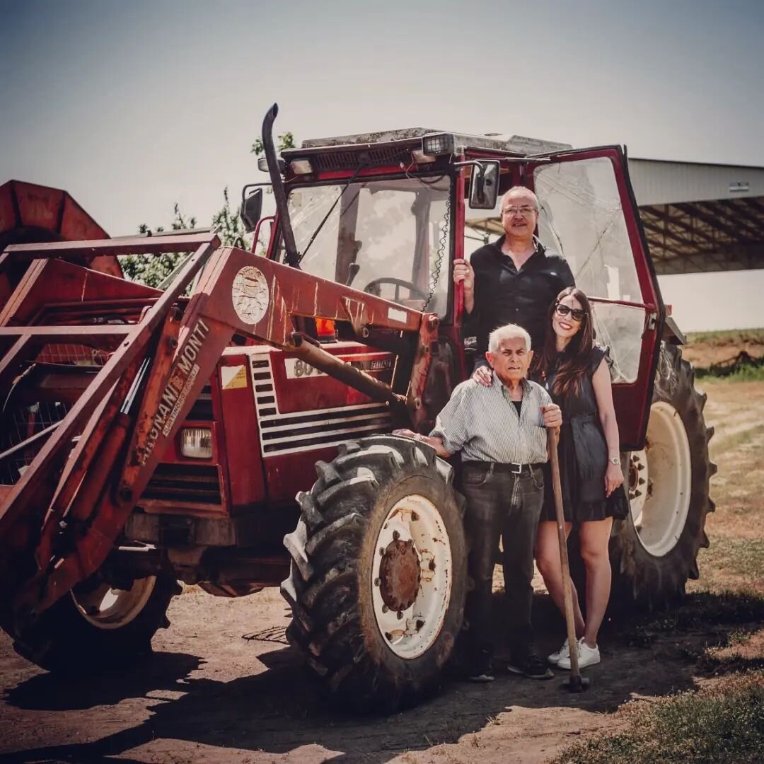 Generazioni 🍀❤

#cerqueto #agriturismo #company #legumi #famiglia #work #countryside #generations