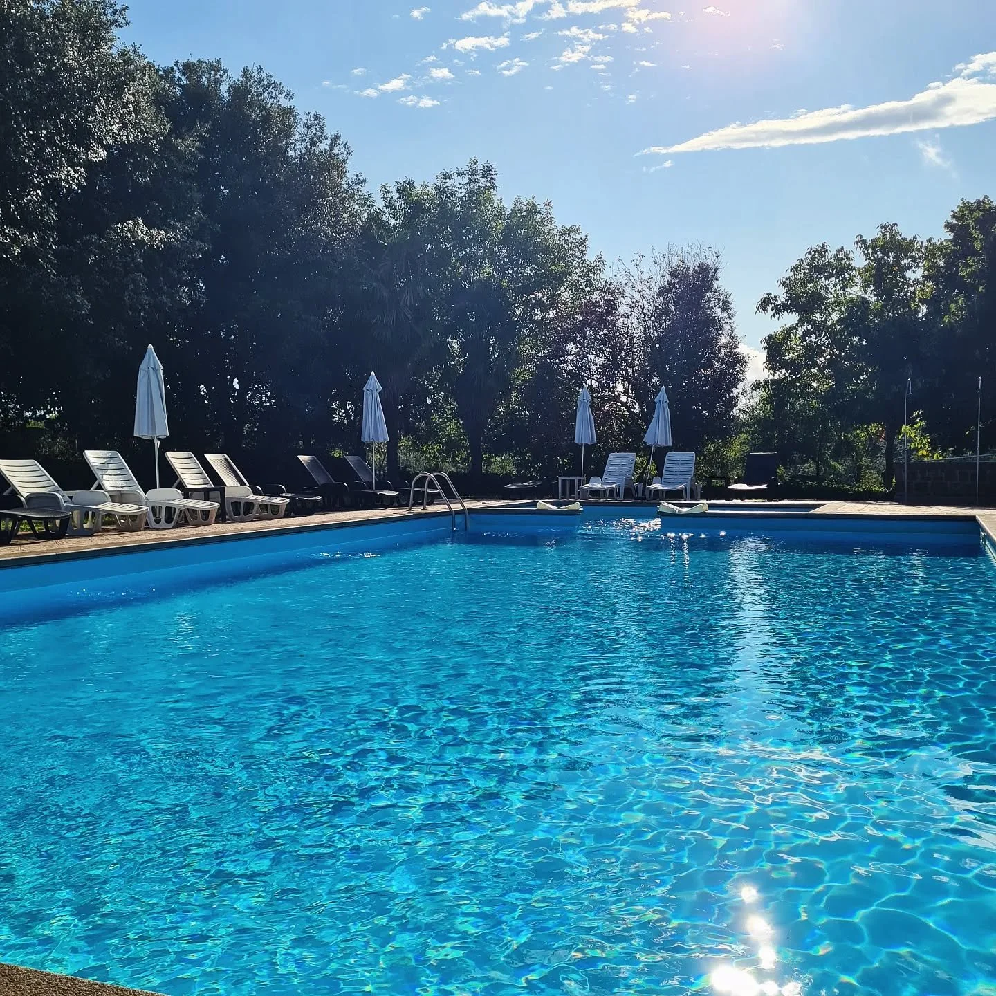 Enjoy the pool 🌞🐳🍹

#cerqueto #agriturismo #lazio #ruraltravel #italy #holiday #family #farmhouse #private #pool