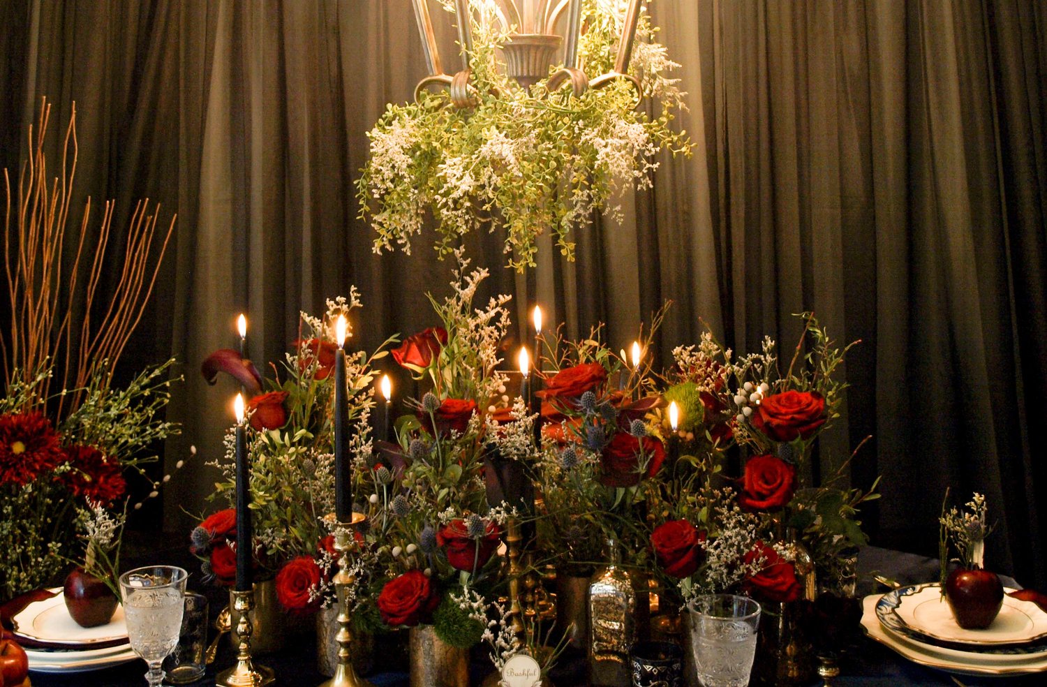 Snow+White+and+the+Enchanted+Dark+Forest+-+Tablescape-Com+(1+of+58).jpg