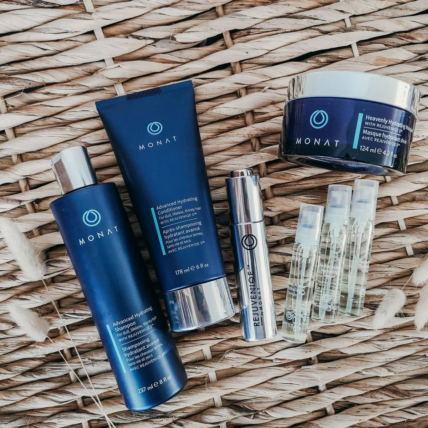 We all know winter is coming. 😩 Not only does the cold affect my skin but it definitely dries out my hair. I worked too hard to get my hair where it is today to let weather affect me. So I switched things up and indulged @monatcanadaofficial Advance