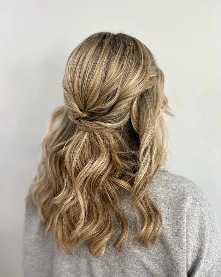 Half updo with beachy waves

Hair by Donna 
@beautyhauscollective