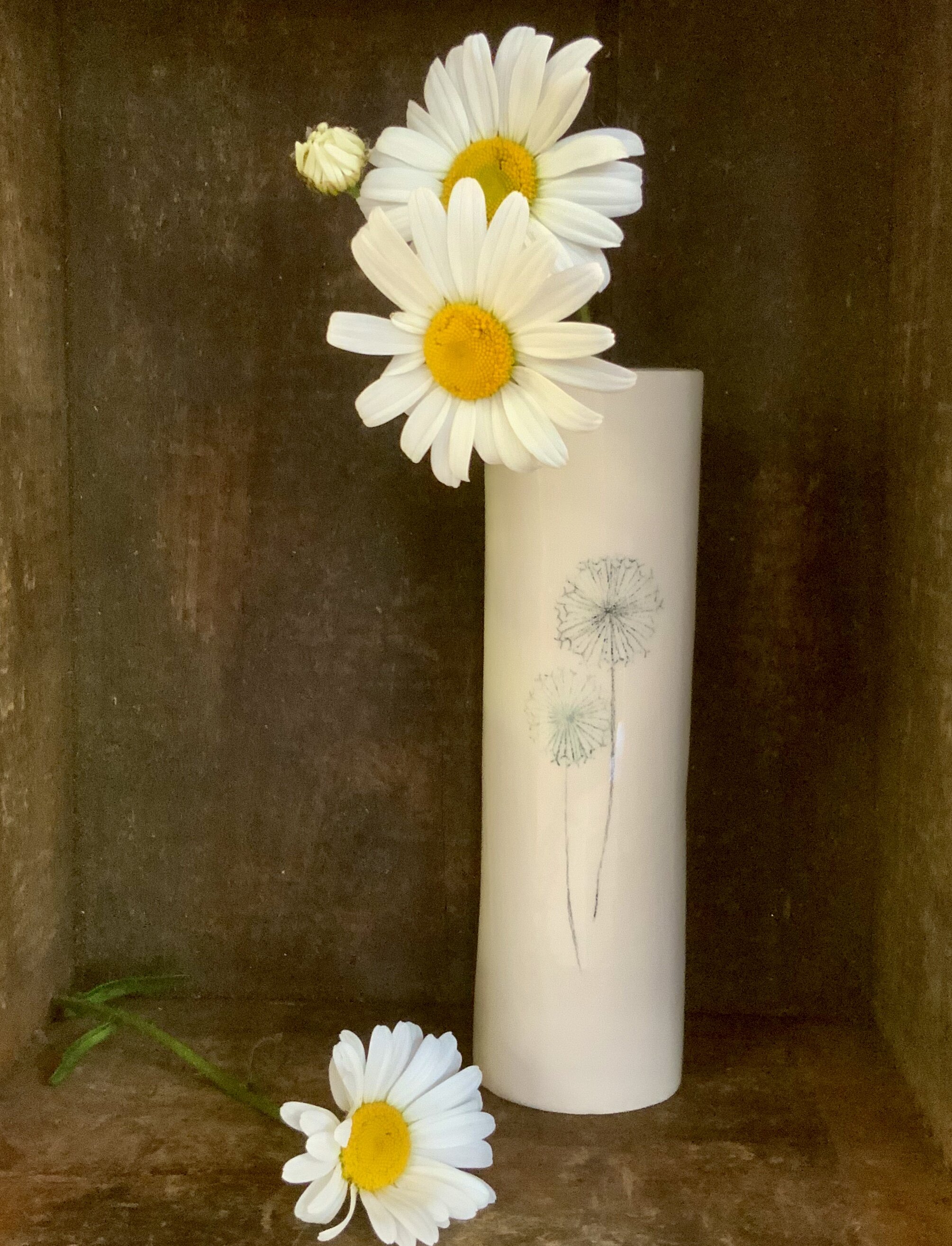 WendyCalder-allium stem vase2.JPG