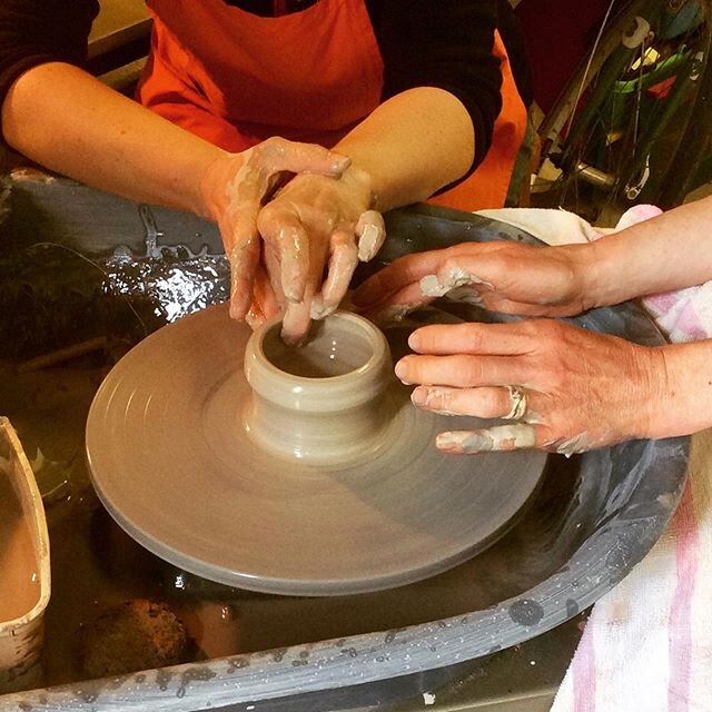 Really missing my 1:1s on the potter&rsquo;s wheel. I love the intimacy and the thrill on someone&rsquo;s face when they make a pot out of a lump of mud ☺️ #potteryclassesbristol #lessononpotterswheel #ceramicsclassbristol #onetoonepottery #wendycald