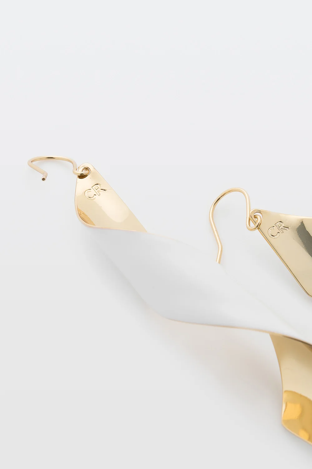 60215941 ~ White ~ 3.Detail 1 copy.jpg