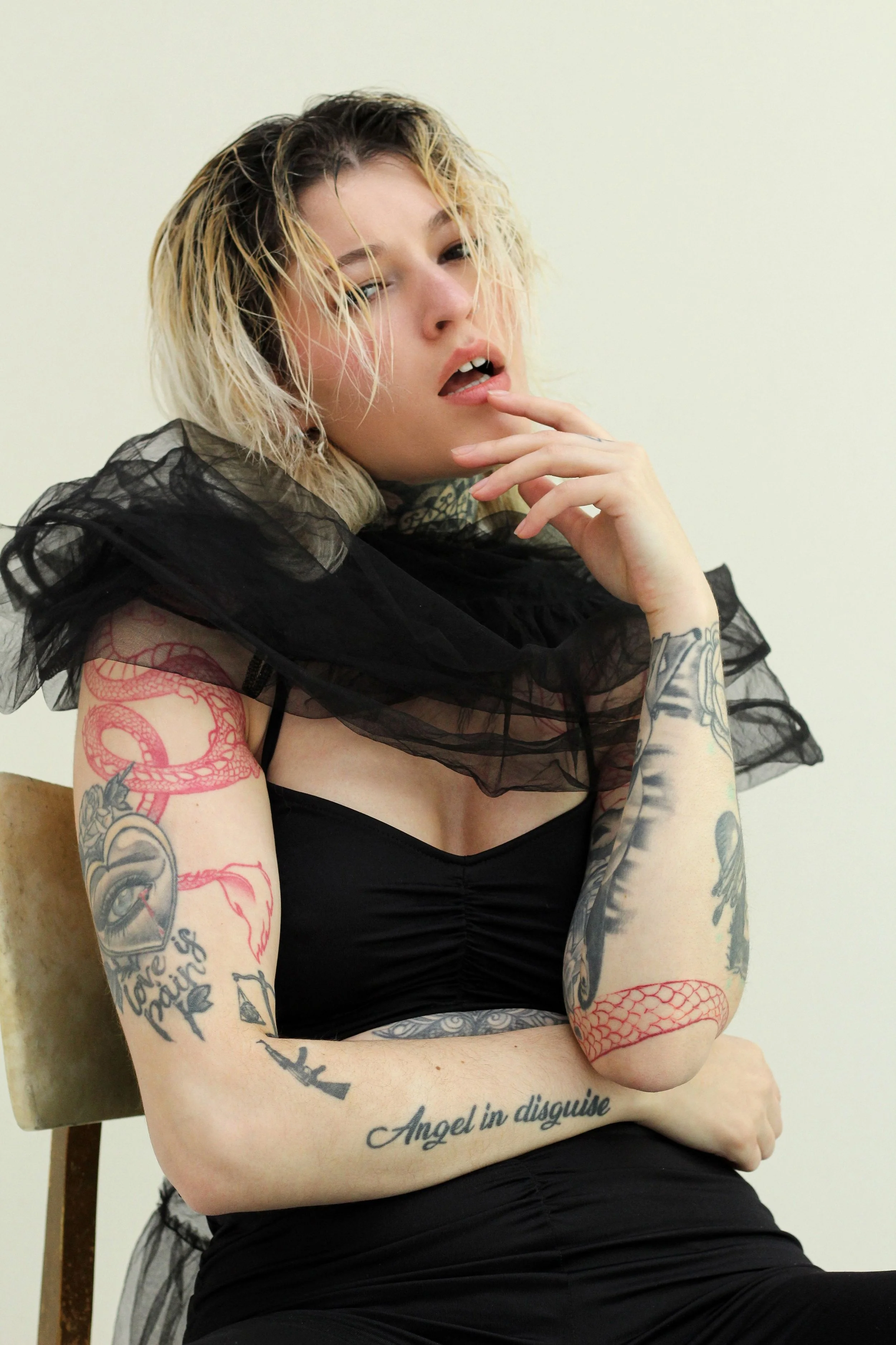 2-ana-main-book-the-hair-desk-limited.jpg