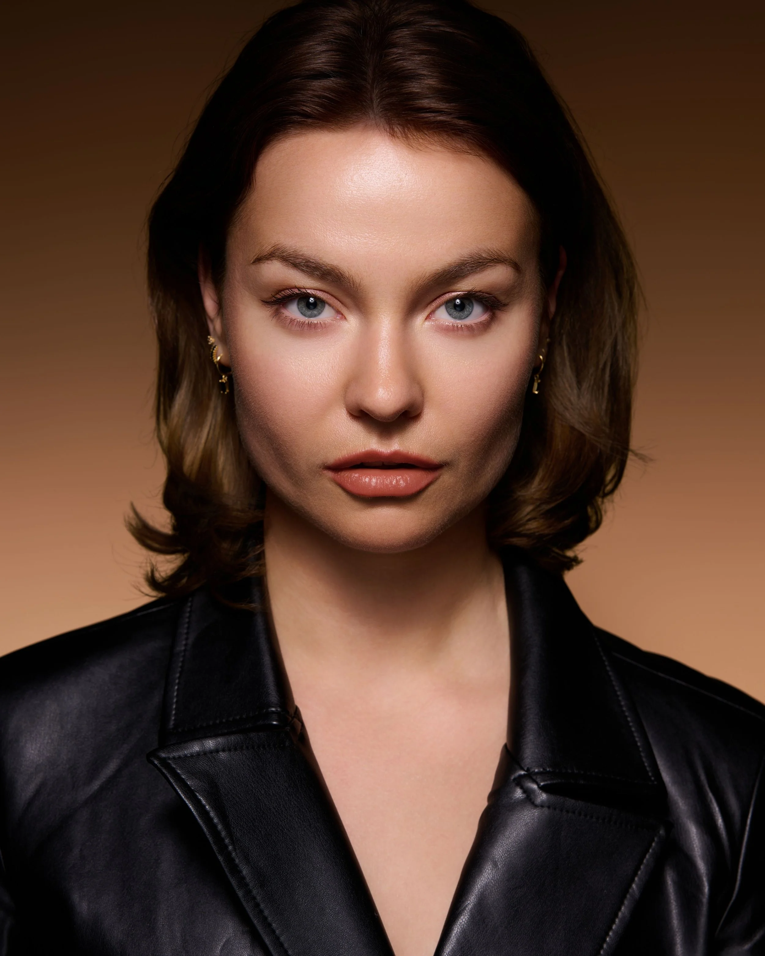 4-fayenne-main-book.jpg