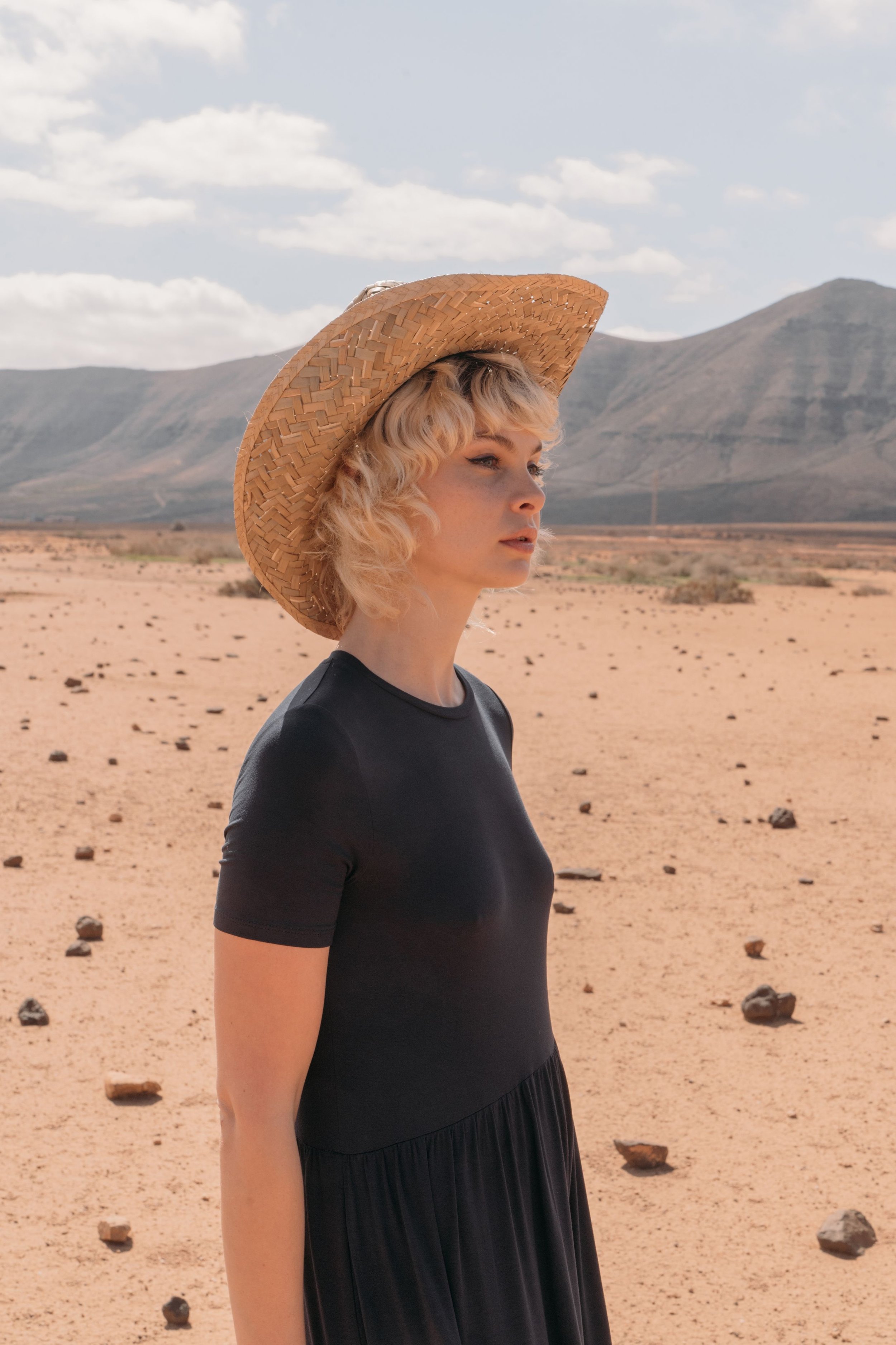 4-maisie-main-book-the-hair-desk-limited.jpg