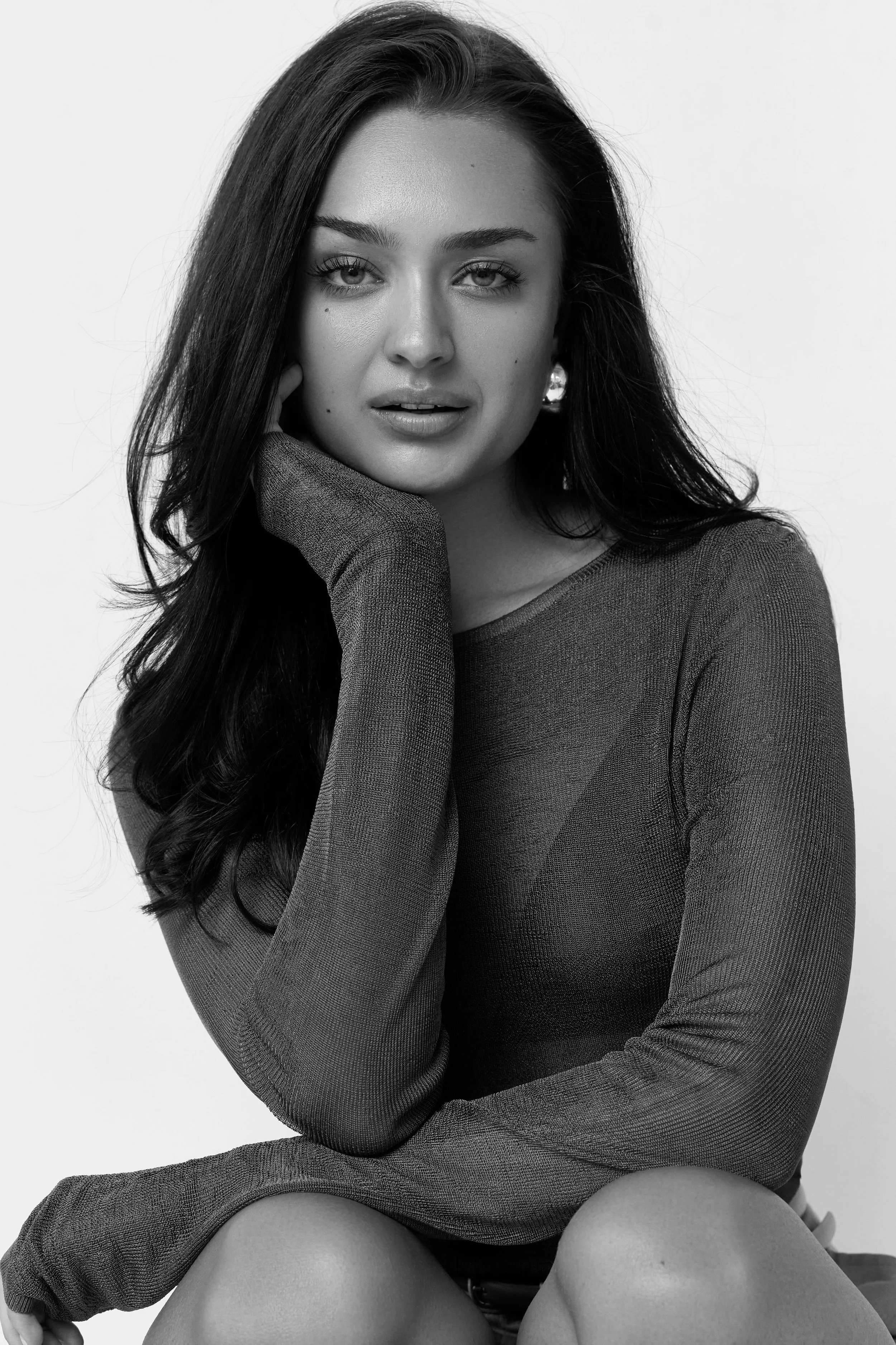 4-ella-n-main-book.jpg